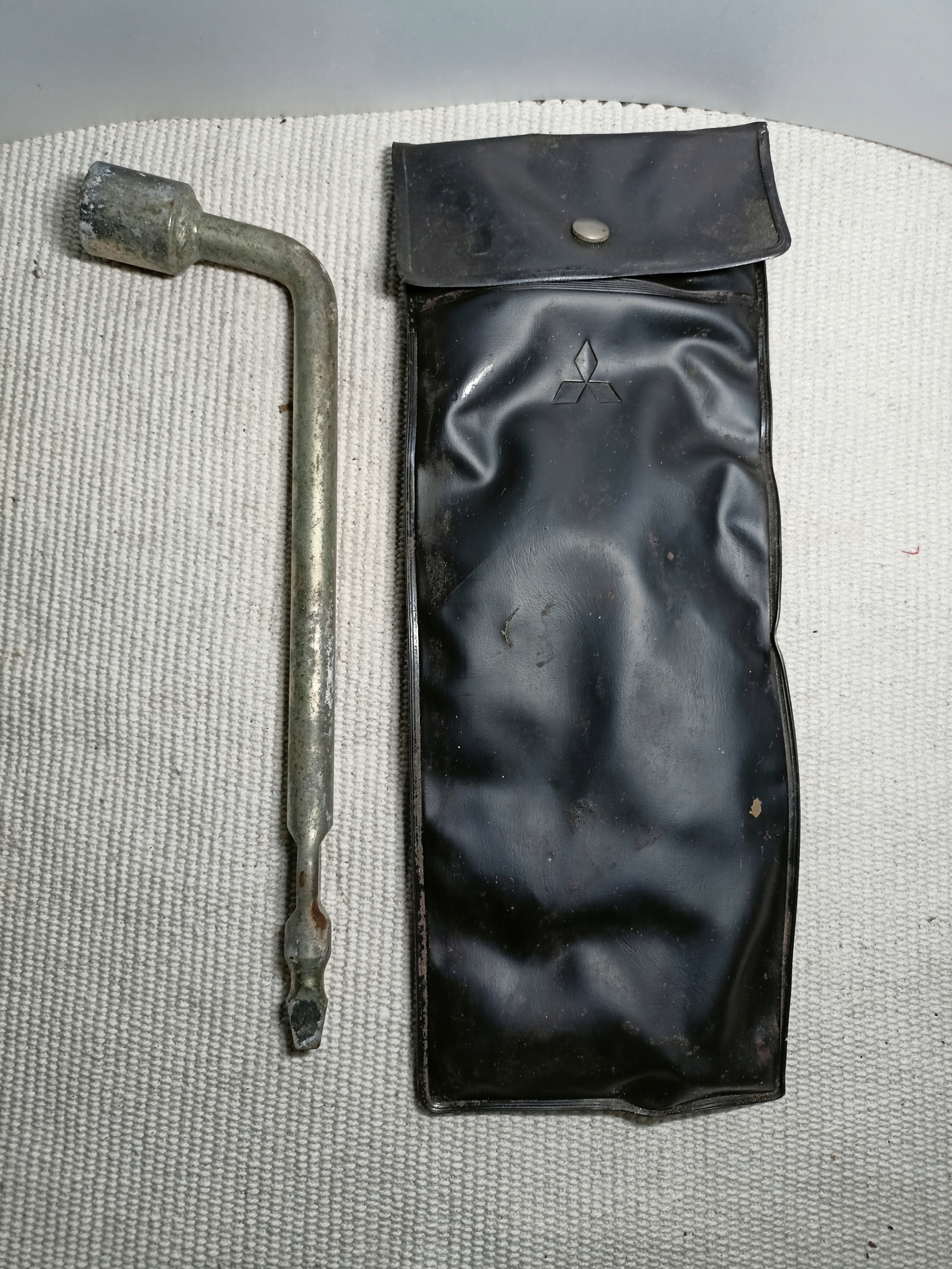 Klucz do Kół Pokrowiec Mitsubishi Carisma Space Star Colt Outlander