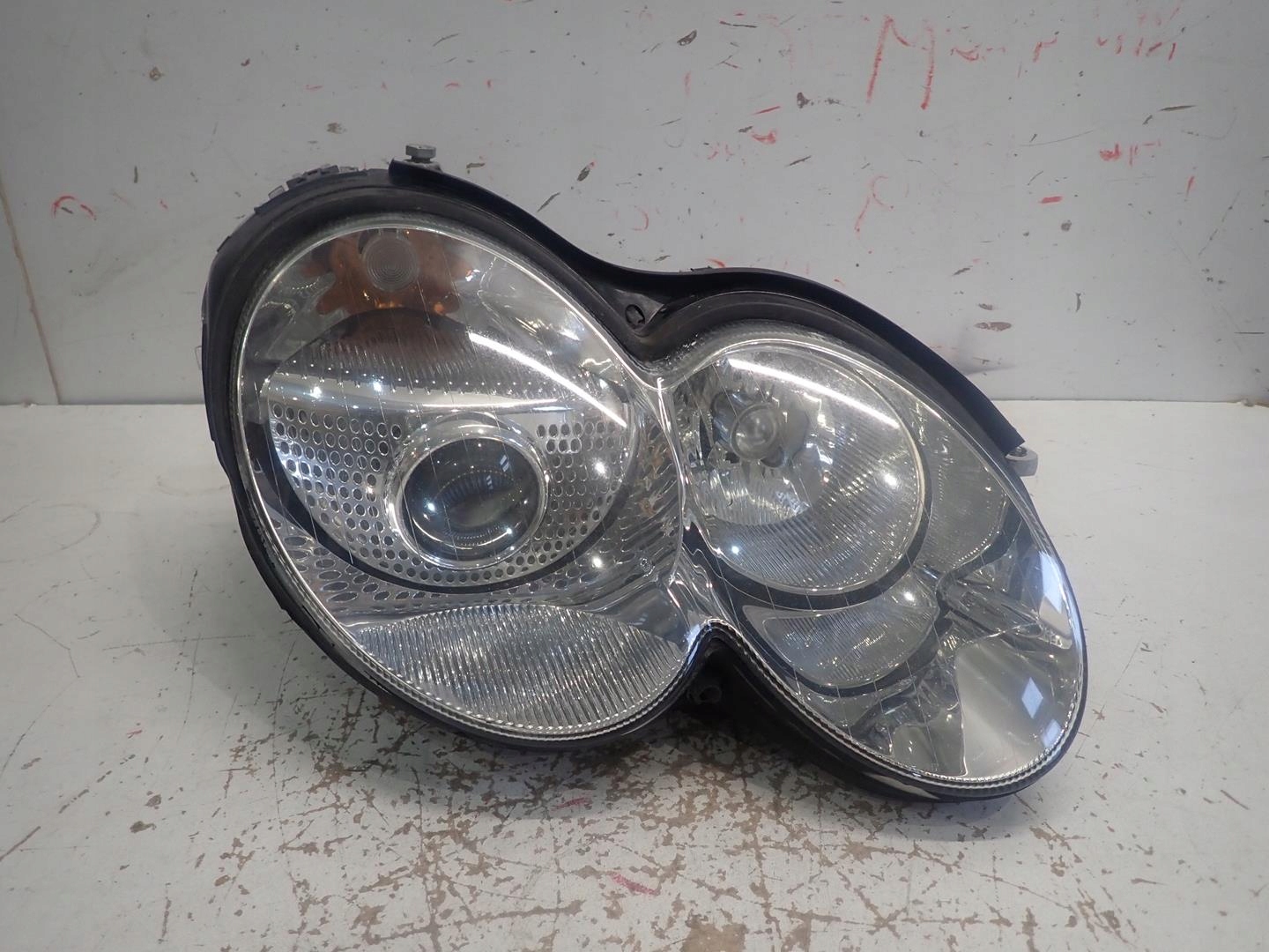 Фара перед права MERCEDES СЛ W230 R230 БИ-КСЕНОН