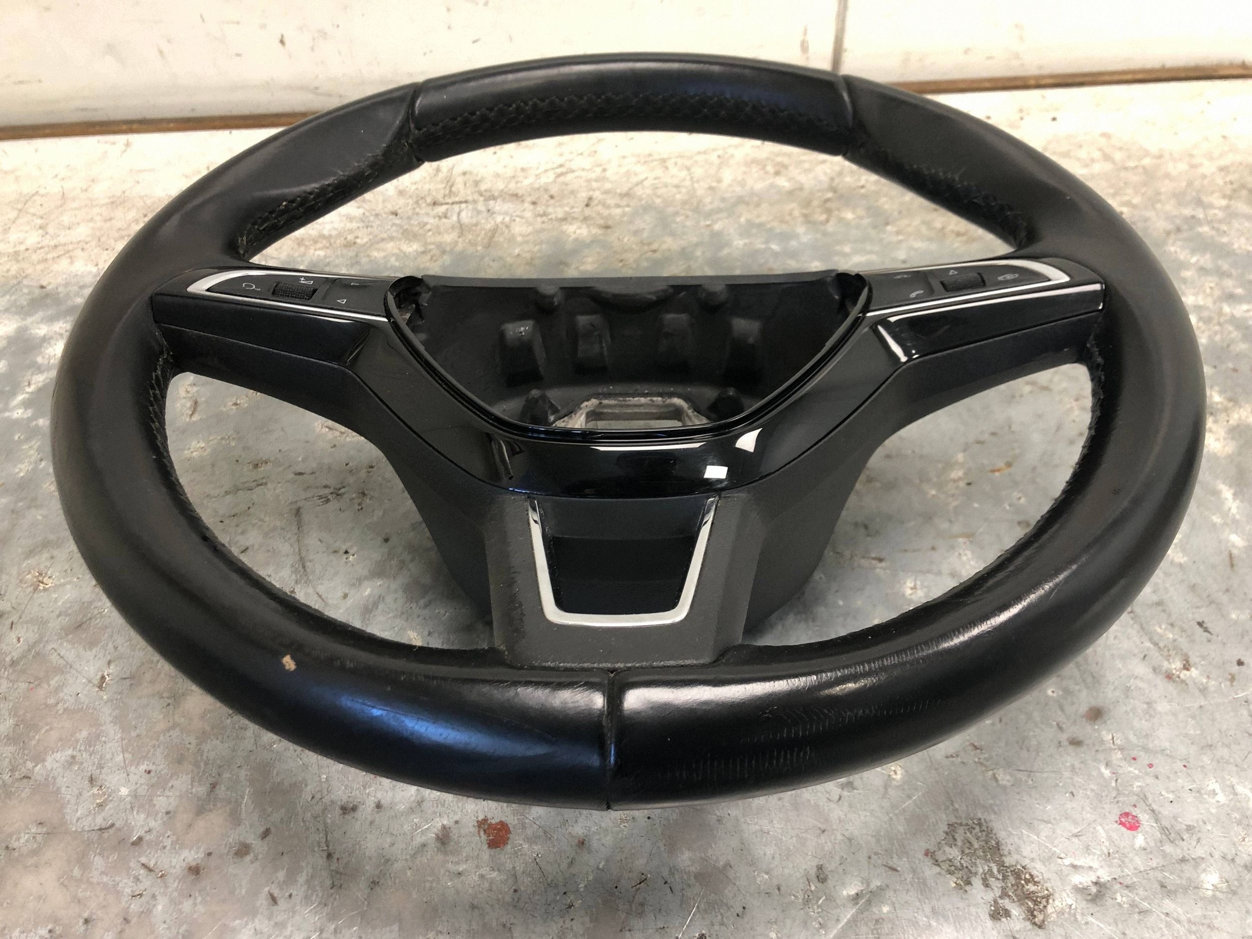 lenkrad Leder MULTIFUNKCJA SKODA RAPID 5E0419685A