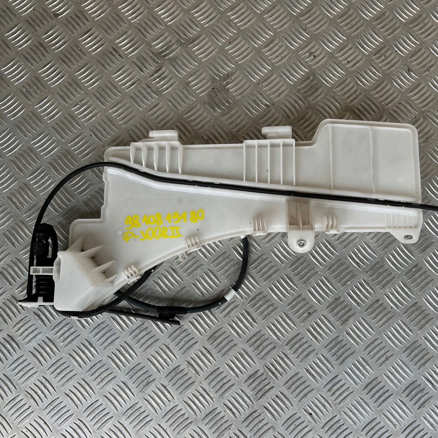 WASHER FLUID TANK PEUGEOT 3008 II