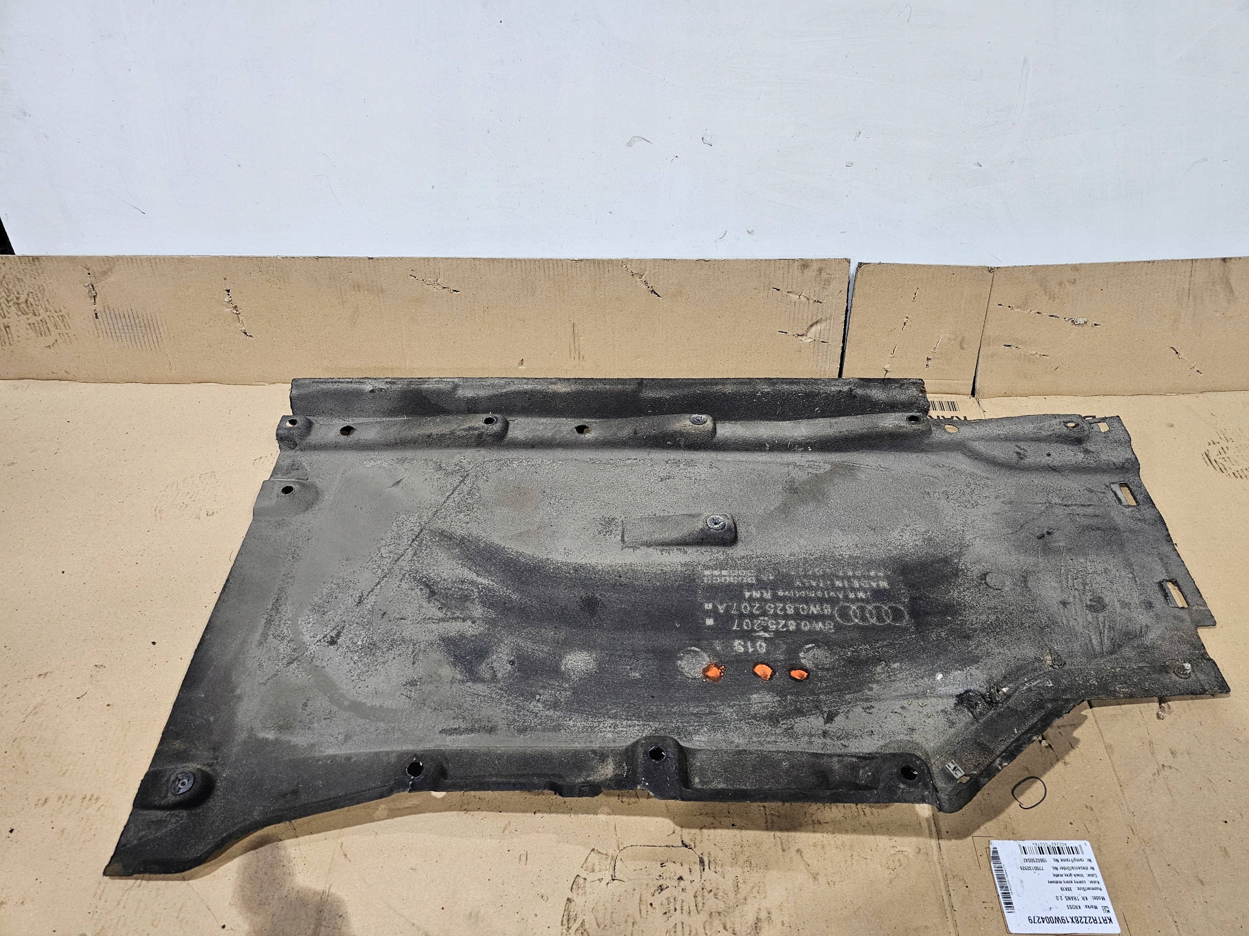 cover chassis left AUDI A4 B9 8W0825207