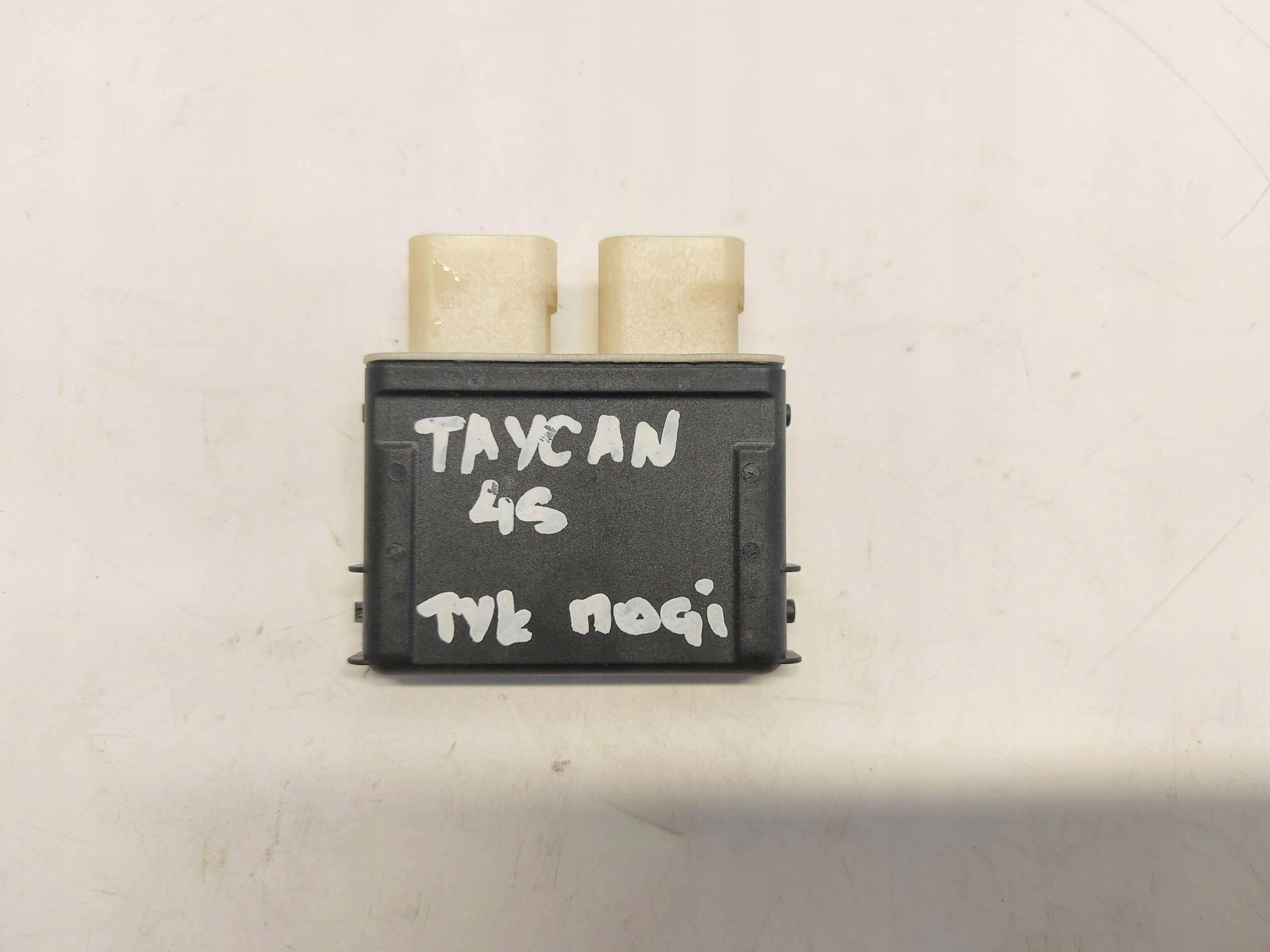 Porsche Taycan 4S 9J1 2021r Module pour l’ouverture du capot 3G0962243C