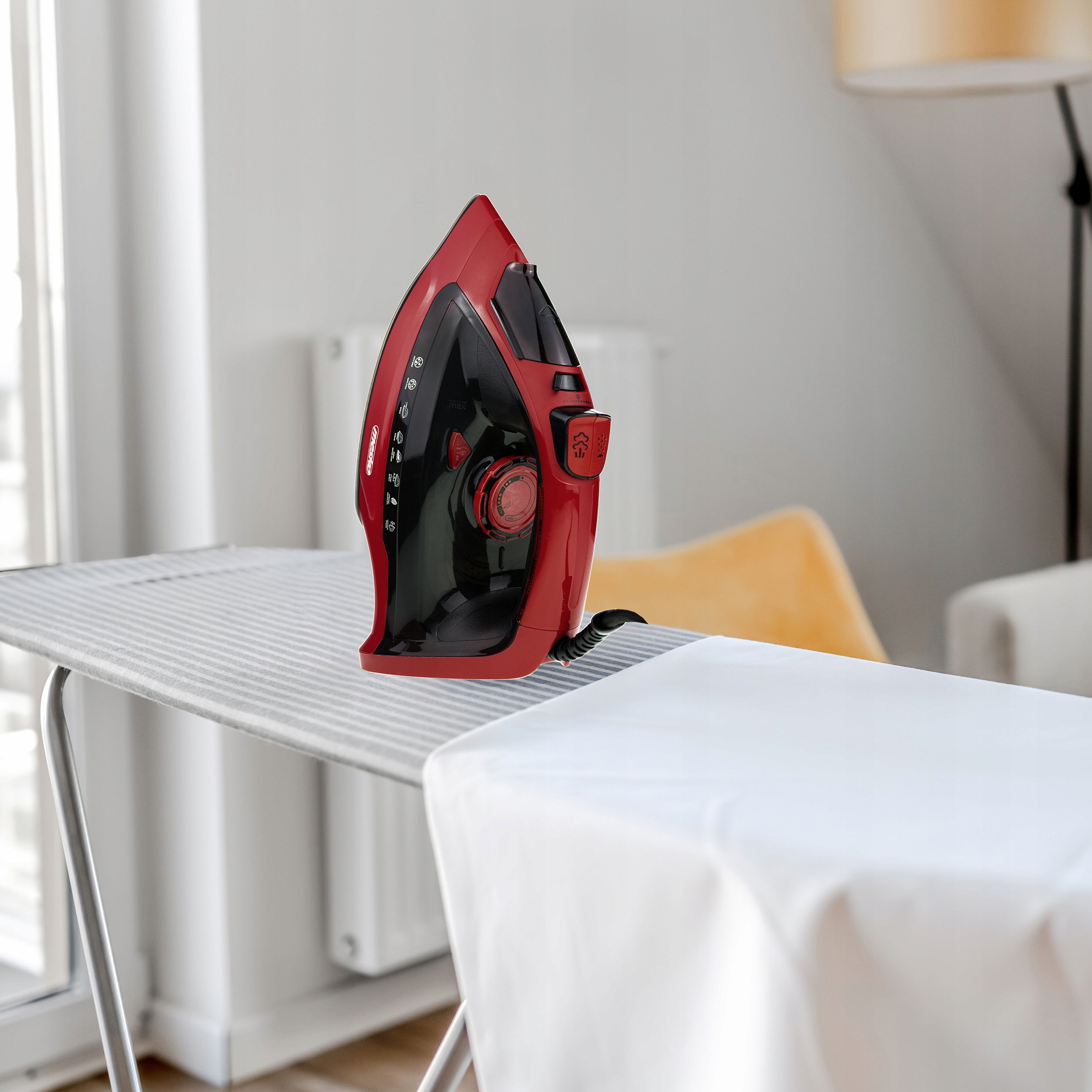 ŻELAZKO PAROWE RĘCZNE CERAMICZNE 5W1 ANTI-DRIP ANTY-WAPIENNE 3000W Model Mesko5031