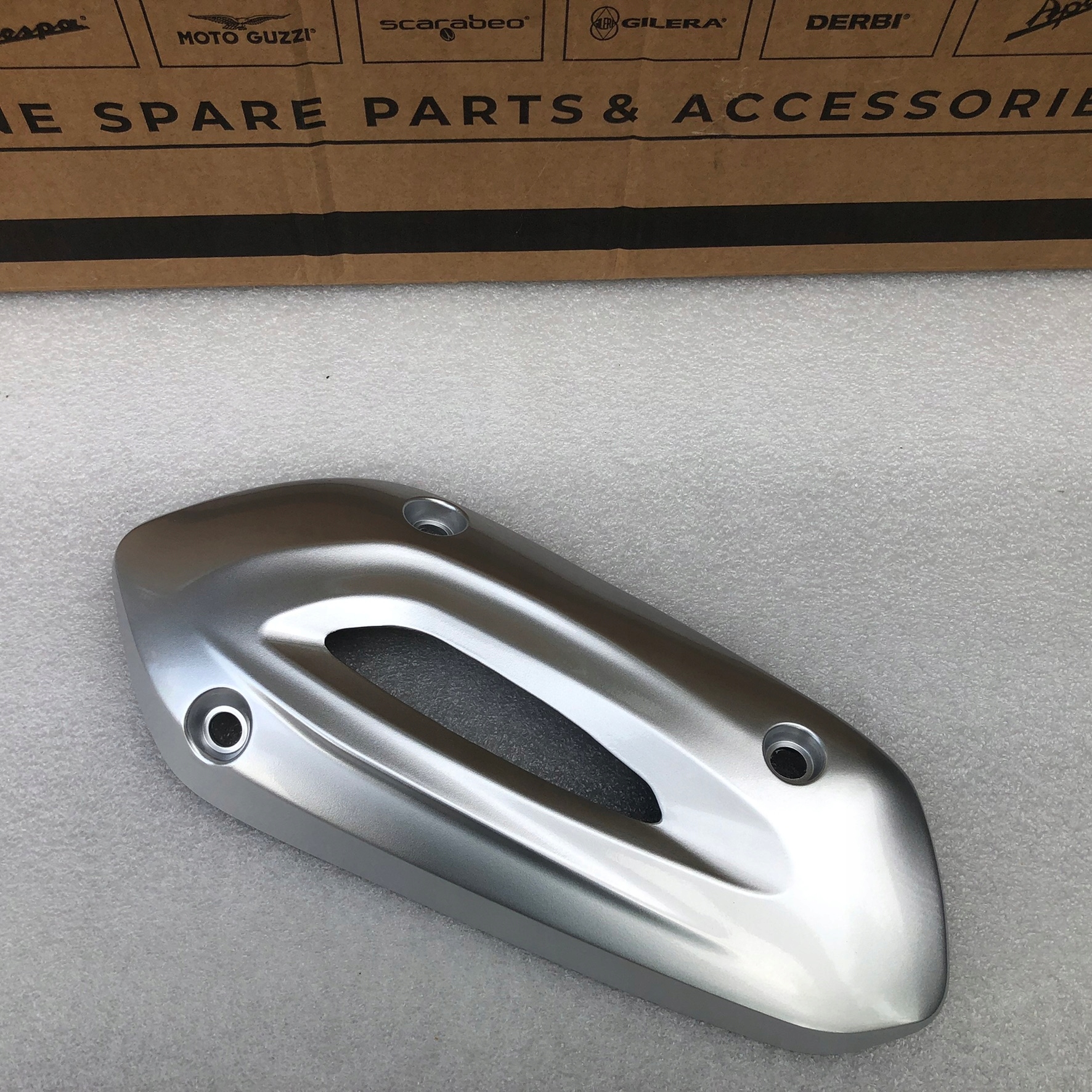 1A007692 - PIAGGIO LIBERTY 125 150 15-20 глушник кришка Нова