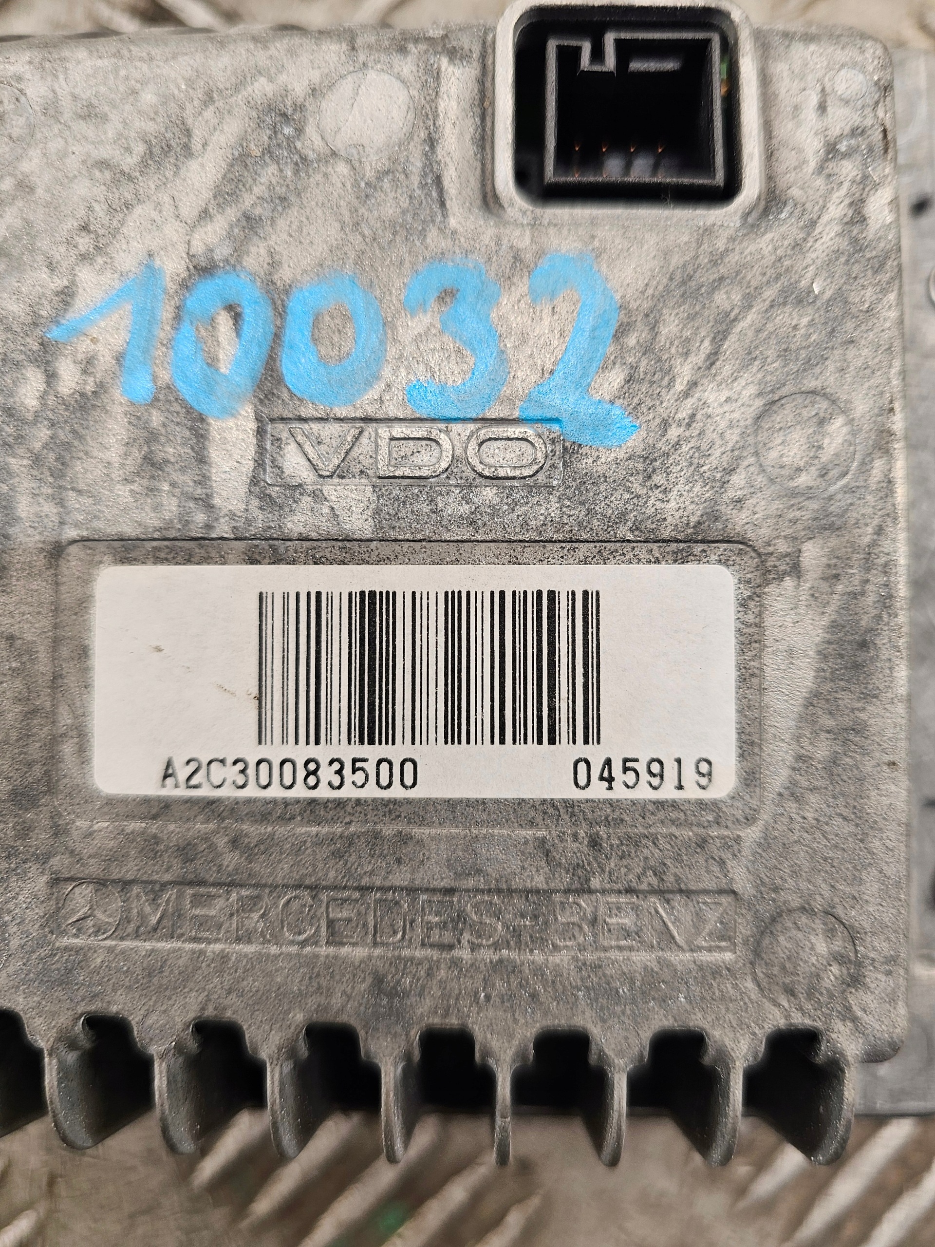 MERCEDES C W204 display A2C30083500