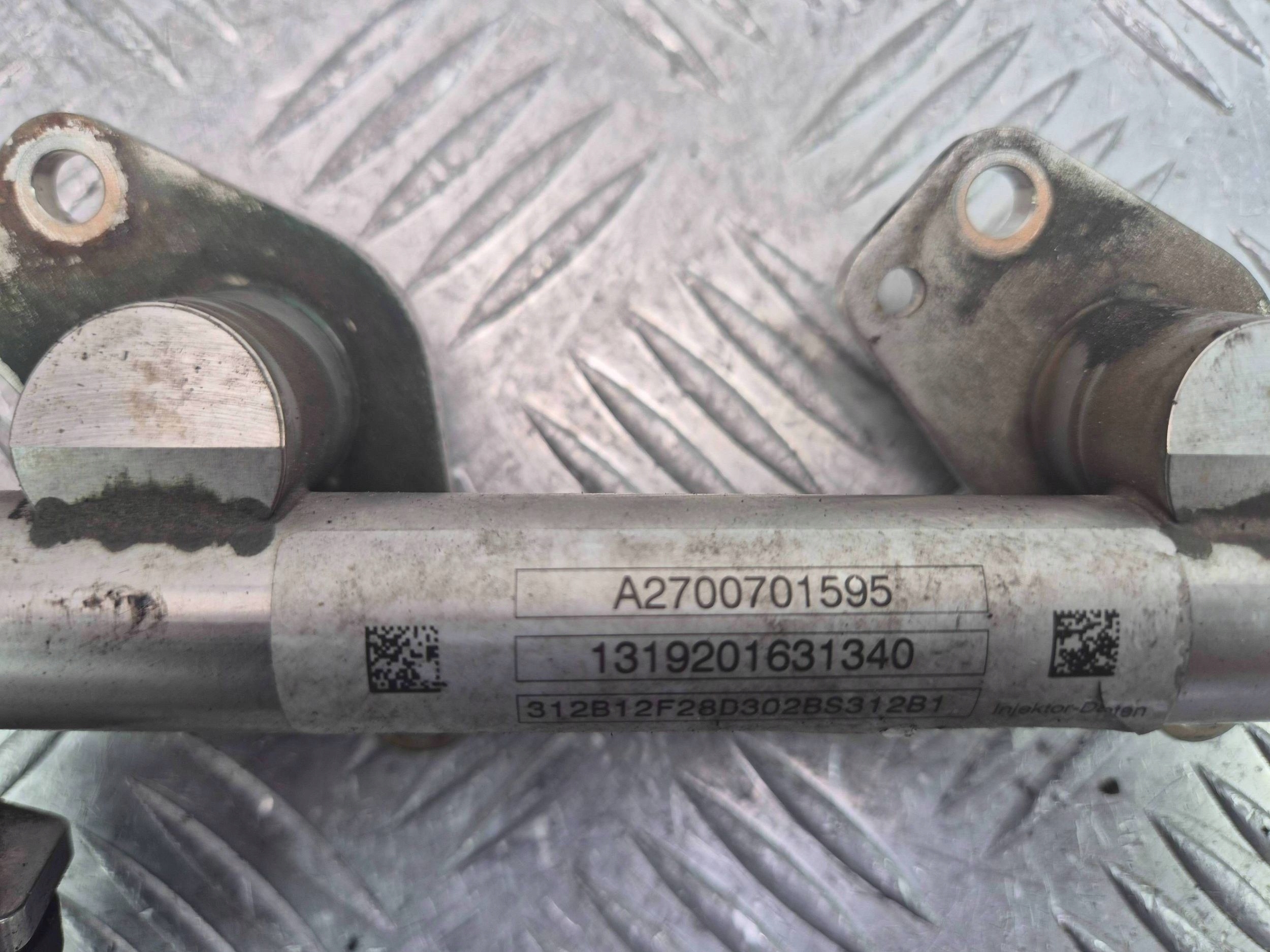 Mercedes CLA250 C117 Rampe injection A2700701595