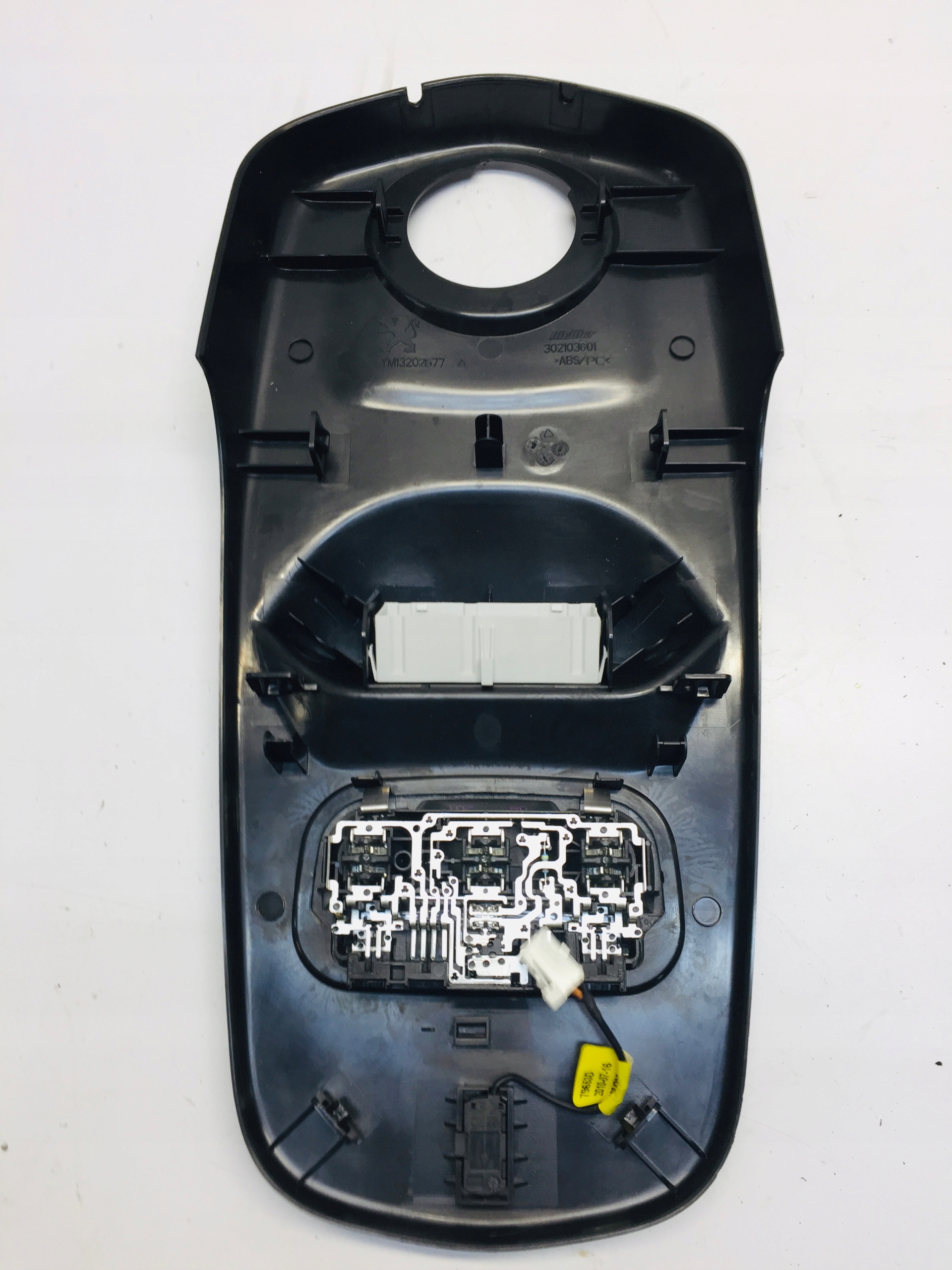 LAMPKA WEWNETRZNA PANEL PEUGEOT RCZ Part number LAMPKA WEWNETRZNA PANEL PEUGEOT RCZ