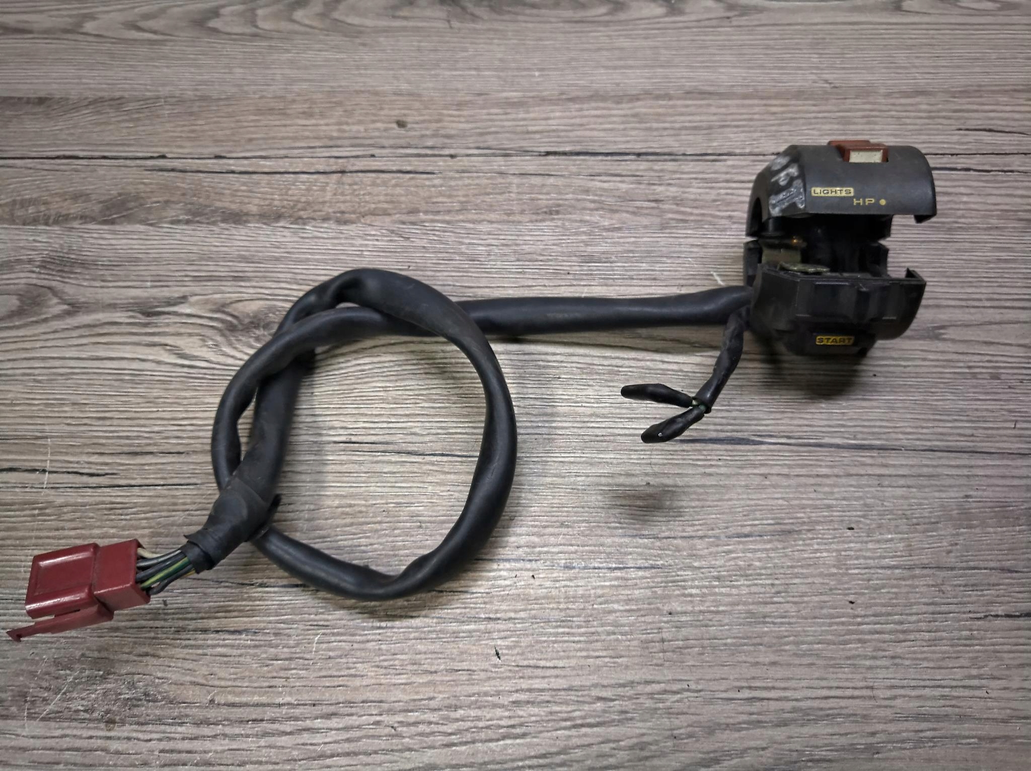 HONDA VF 1000 INTERCEPTOR PRZEŁĄCZNIK PRAWY