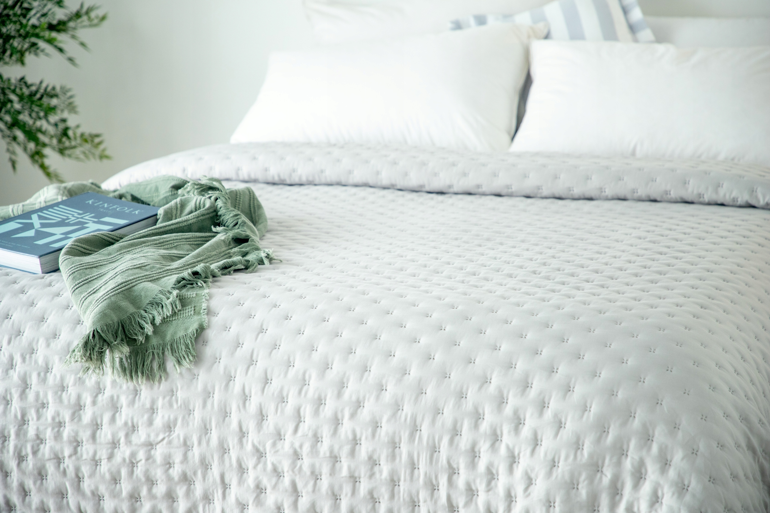 NARZUTA NA ŁÓŻKO PIKOWANA DWUSTRONNA KAPA 200x220 KOC PLED GRUBY MIĘKKI TER Szerokość produktu 200 cm