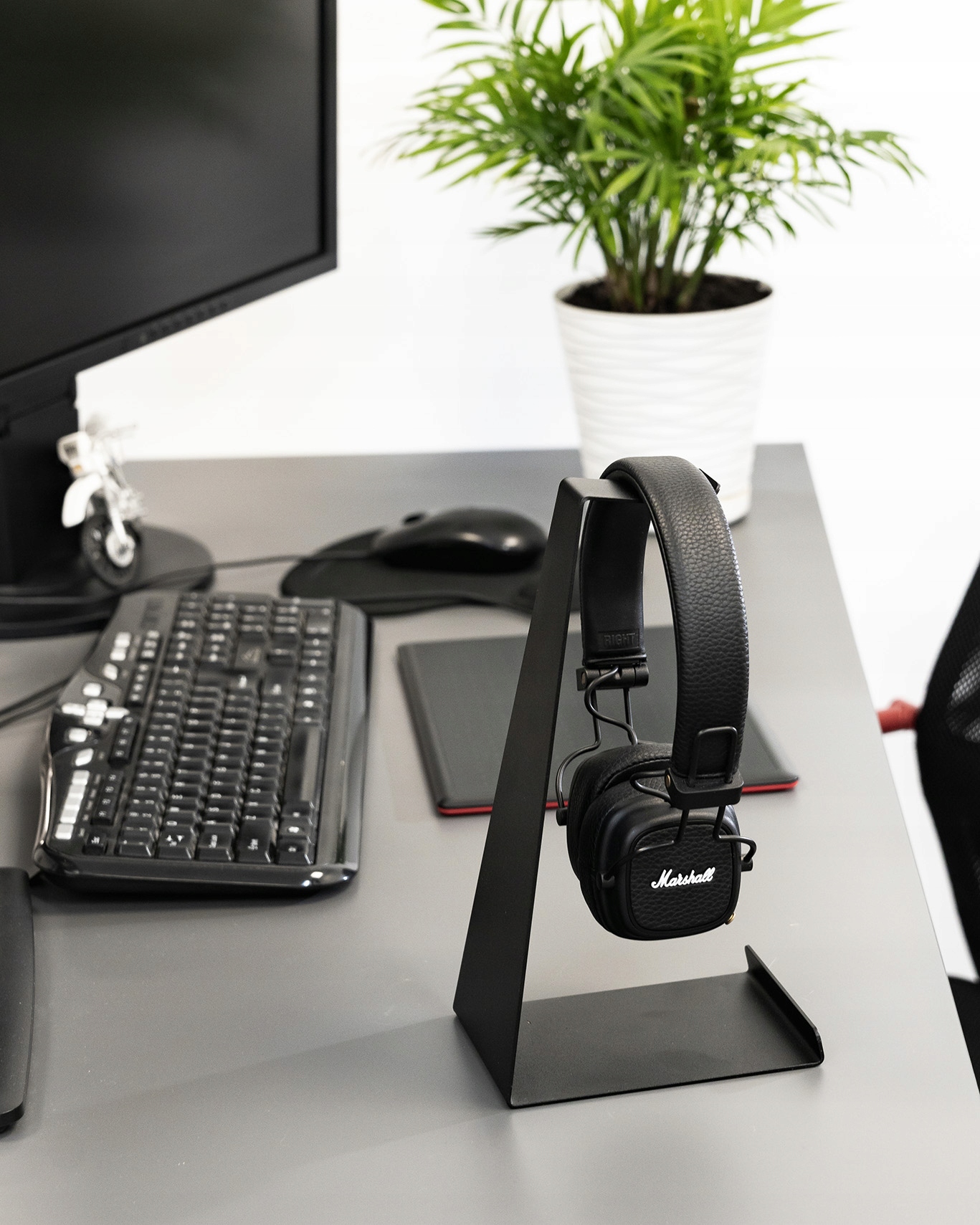 STOJAK NA SŁUCHAWKI uchwyt wieszak na słuchawki nauszne bezprzewodowe Wysokość produktu 24.5 cm