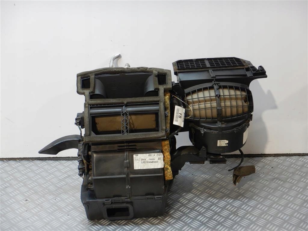2S4H19B555AE - Обігрівач в зборі Ford Focus MK1 1.8 D LIFT