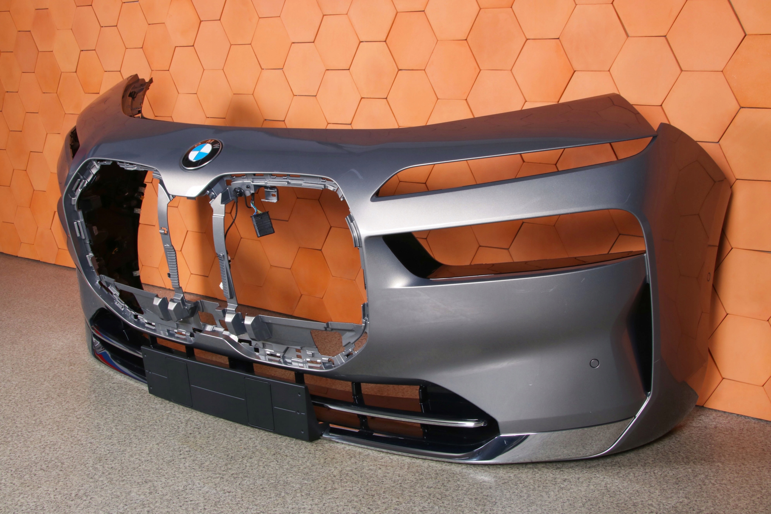 BMW 7 G70 i7 bumper front front colour C4A