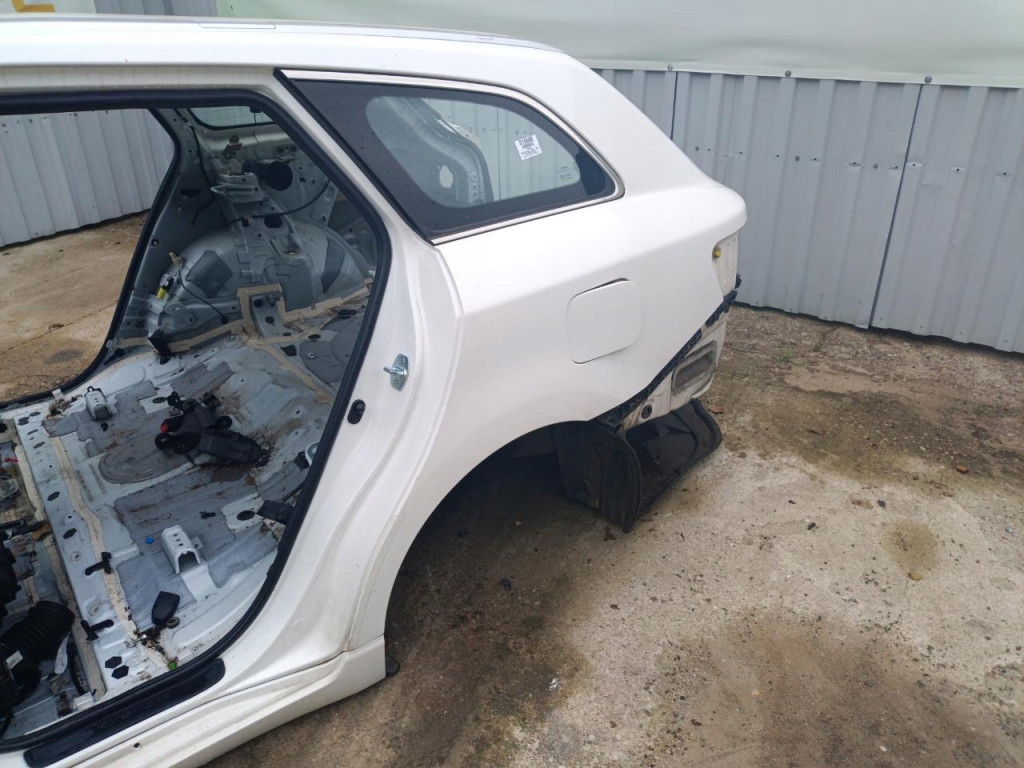 TOYOTA AVENSIS T27 KOMBI ĆWIARTKA BŁOTNIK LEWY TYŁ 040 Numer katalogowy części 01