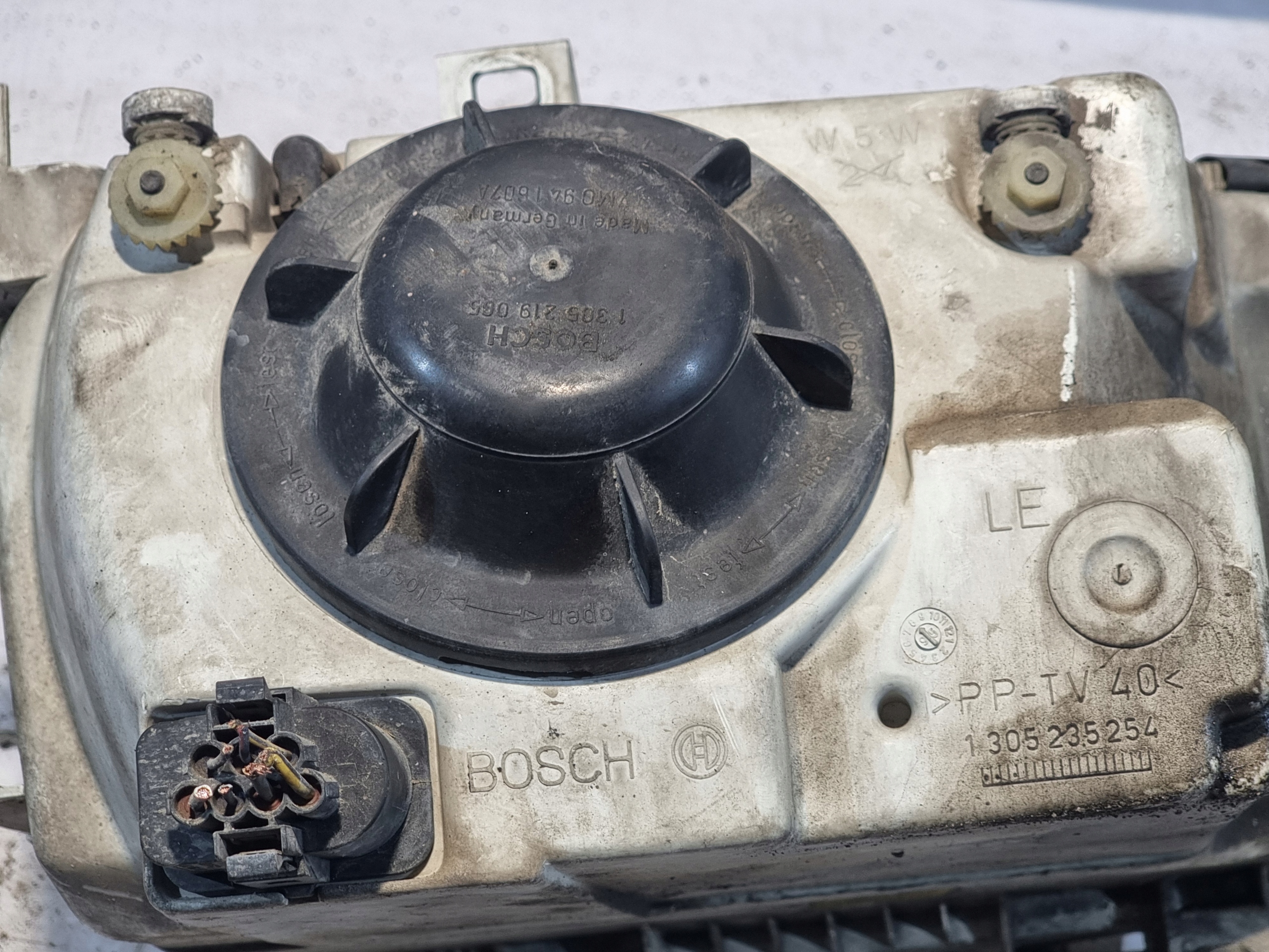 light REFLEKTOR left front OE 1305235254 VW SHARAN and 97r