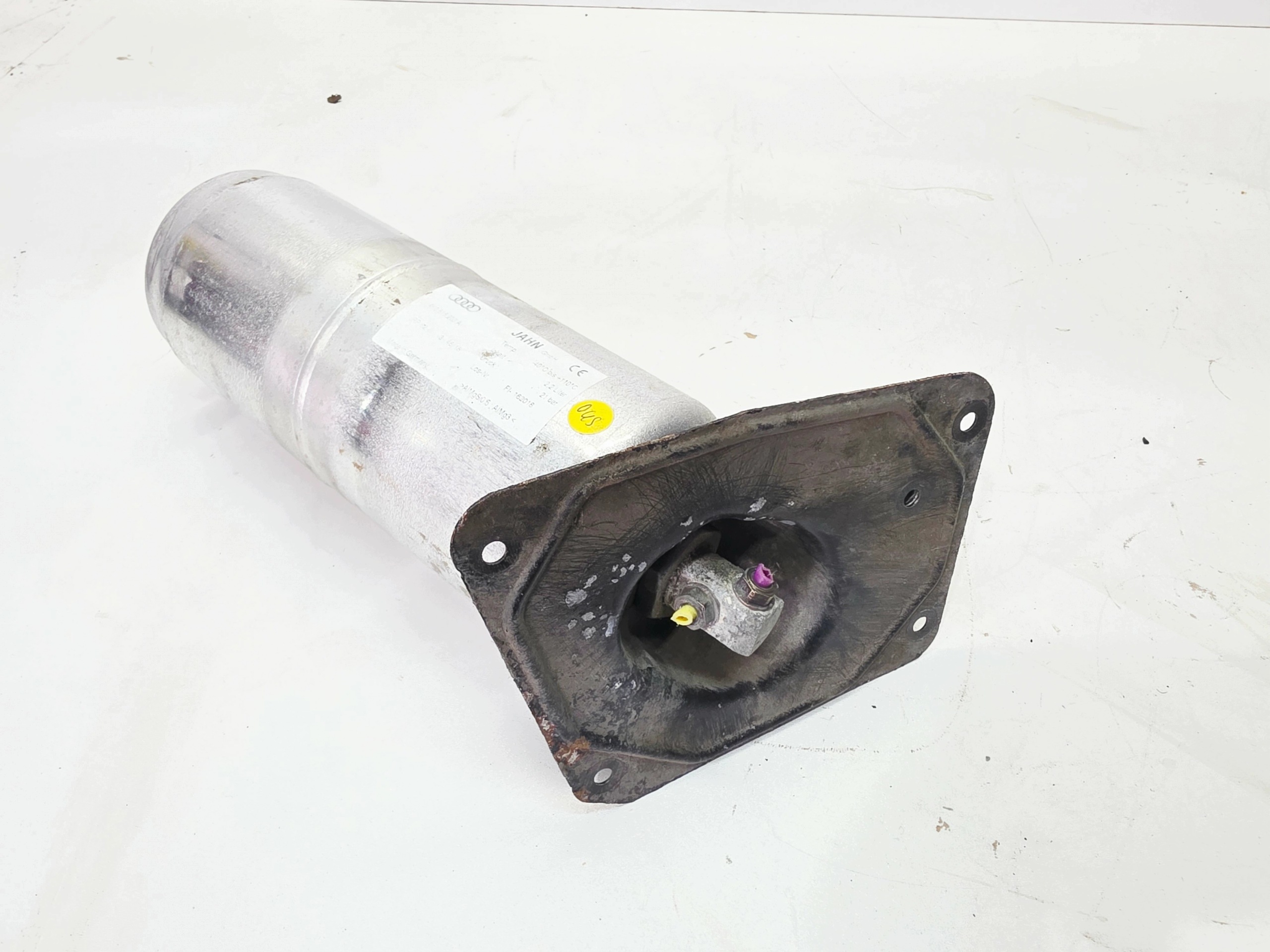 tank air springing PNEUMATYCZNEGO left AUDI A6 C8 4K0616203A