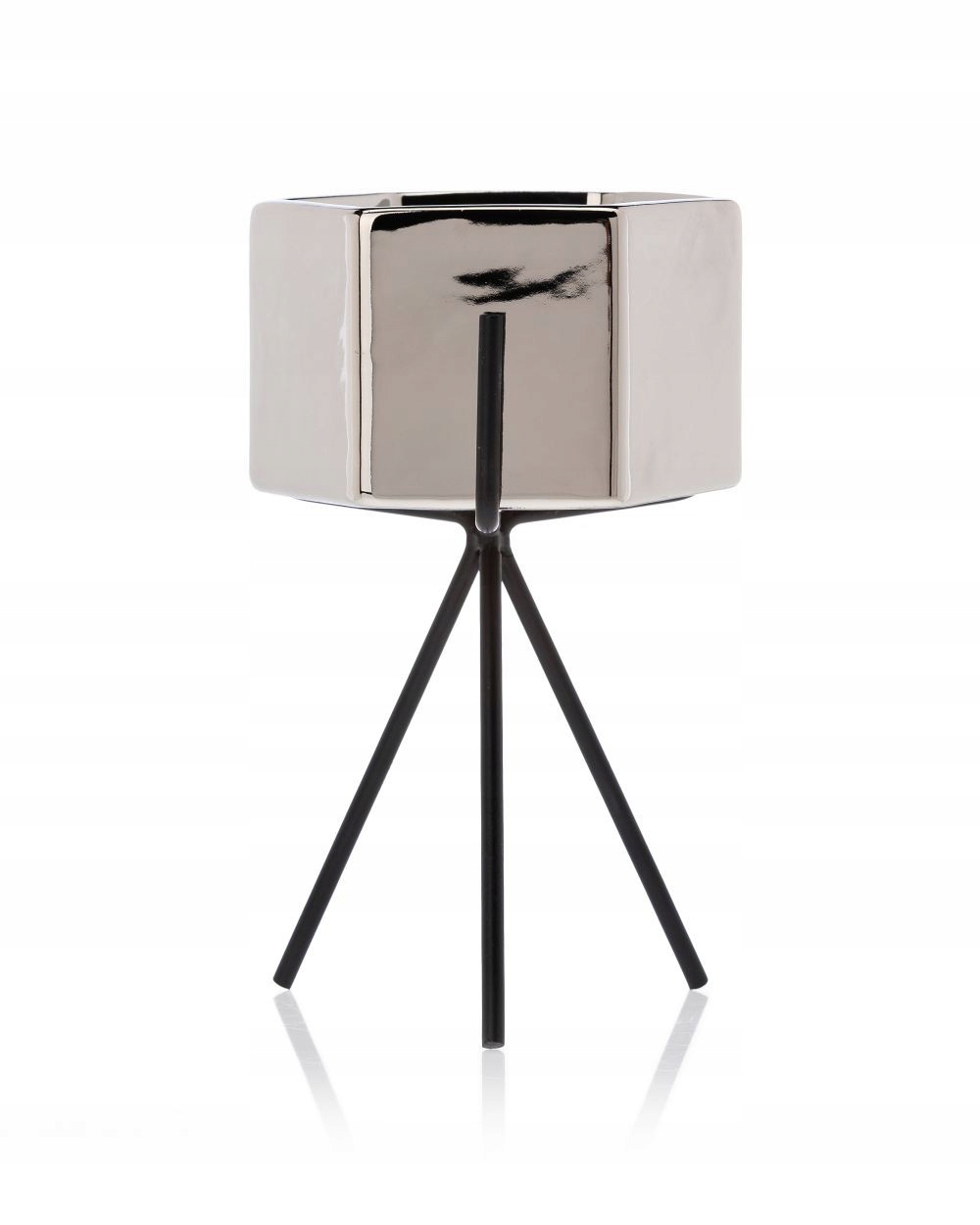 

Srebrna ozdobna doniczka ze stojakiem na rośliny