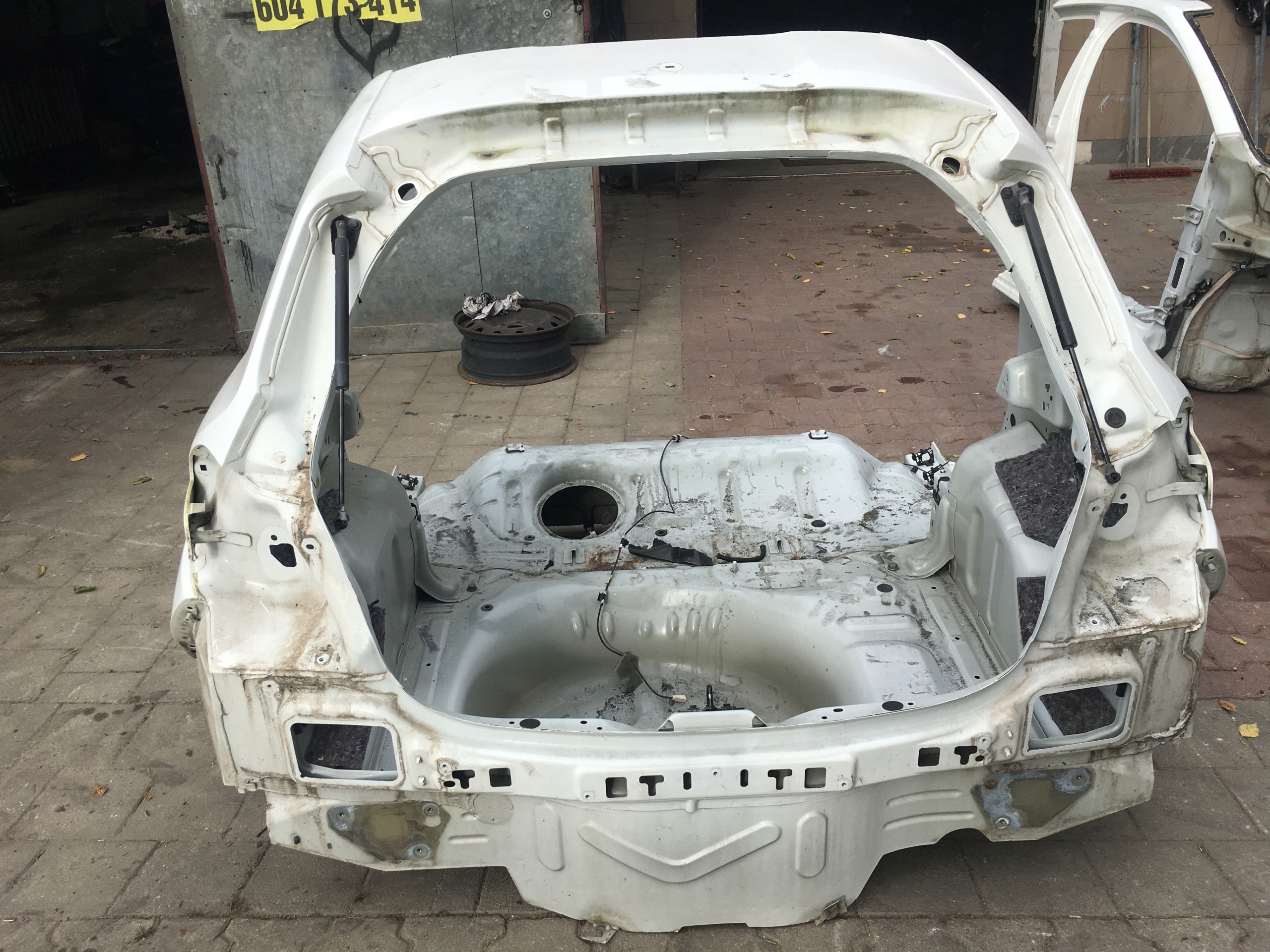 PAS TYLNY Z WANNĄ PEUGEOT 208 I 5D