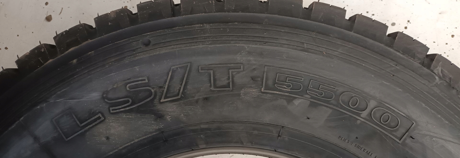 225/75R17,5 (NOWA) LASSA LS/T 5500. NOWE Szerokość opony 225 mm