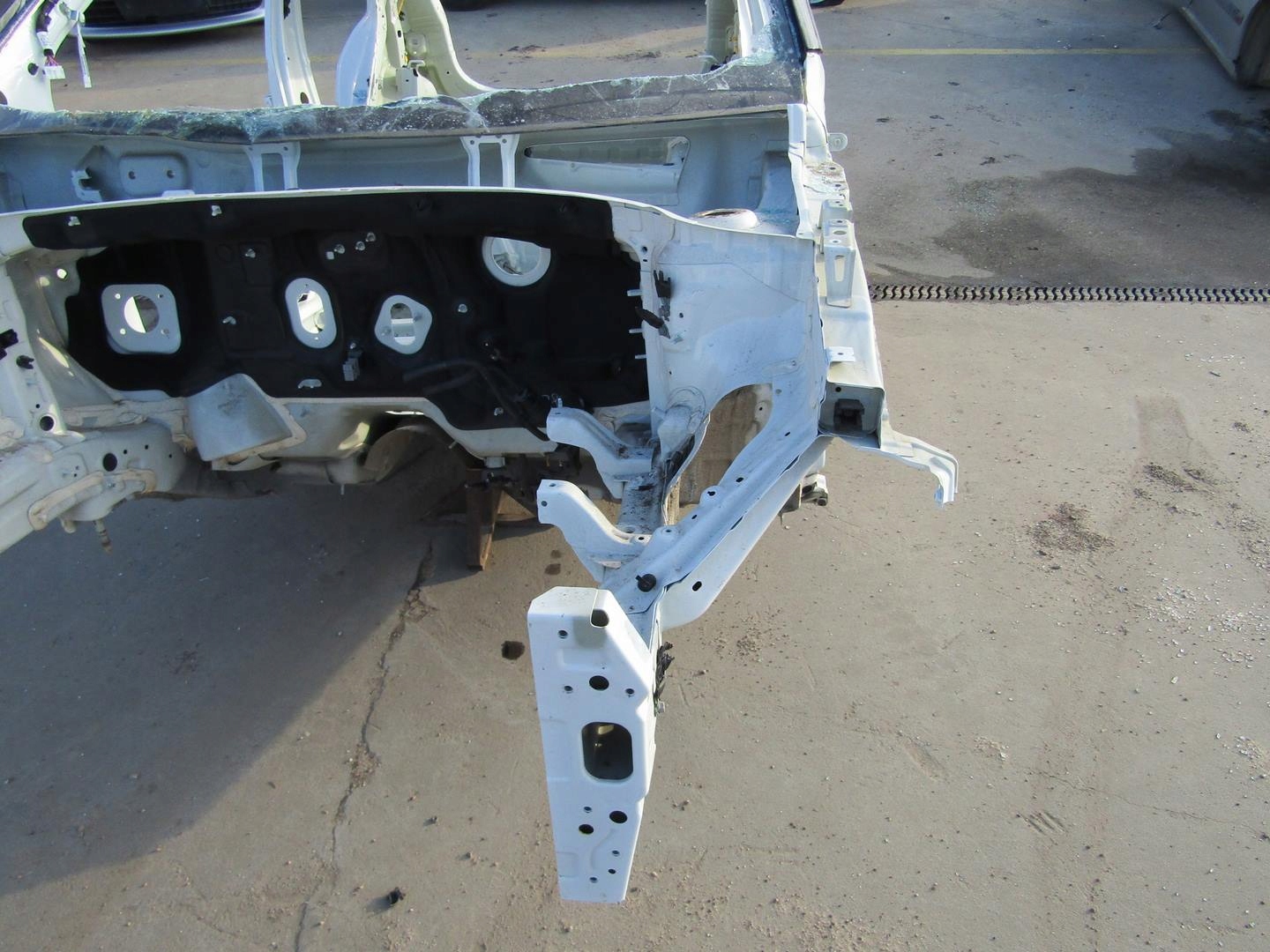 STONIC 21R LIFT PODŁUŻNICA LEWA ĆWIARTKA PRZÓD PRZEDNIA Producent części Kia OE