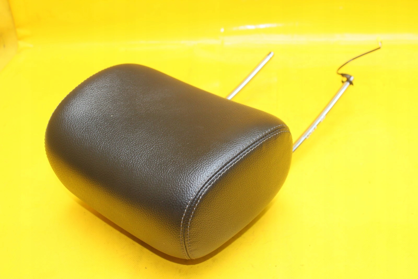 MERCEDES W251 Front HEADREST RIGHT