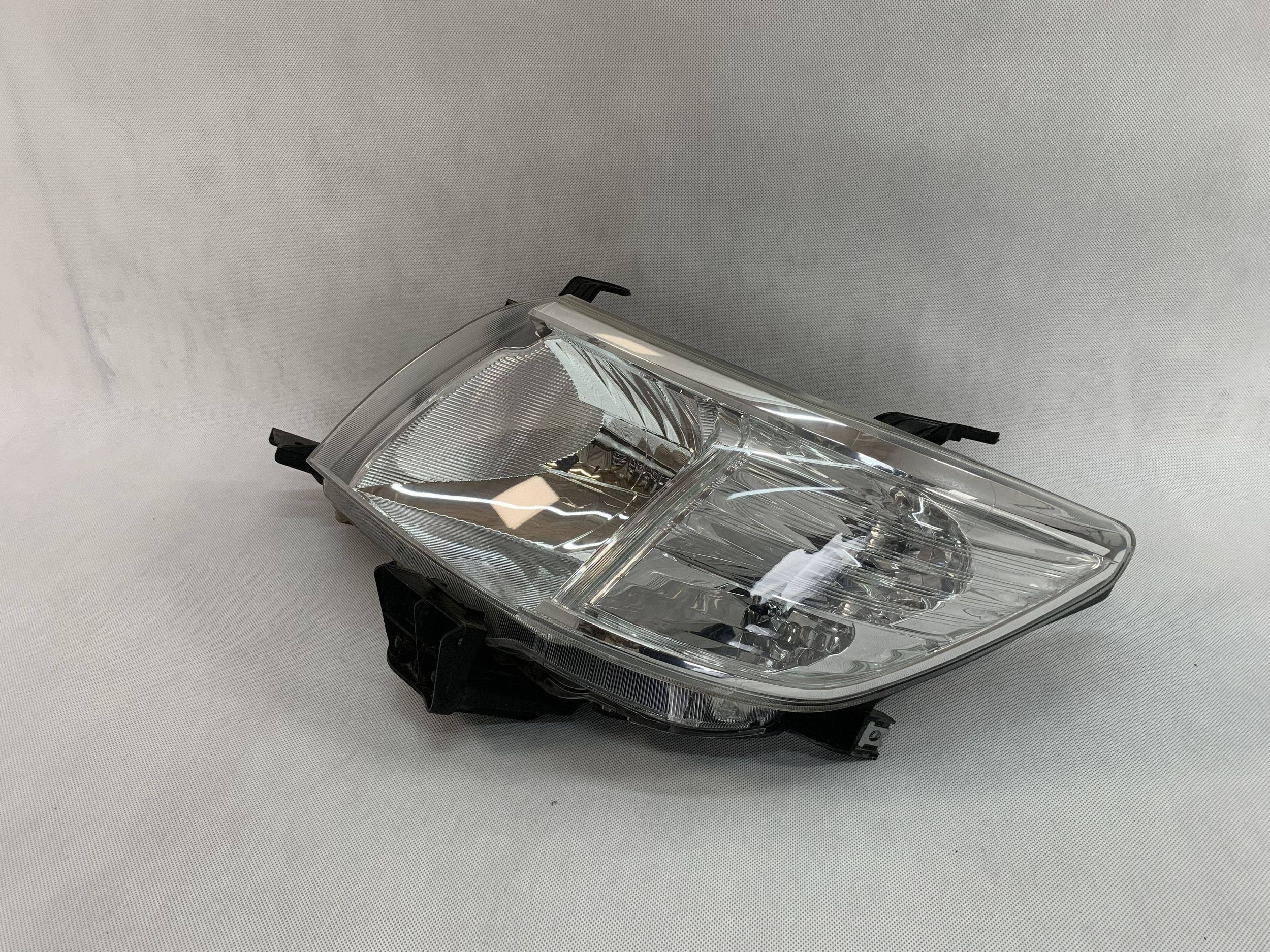 Reflektor light left Toyota Hilux 7 VII Lift 13r 09.26