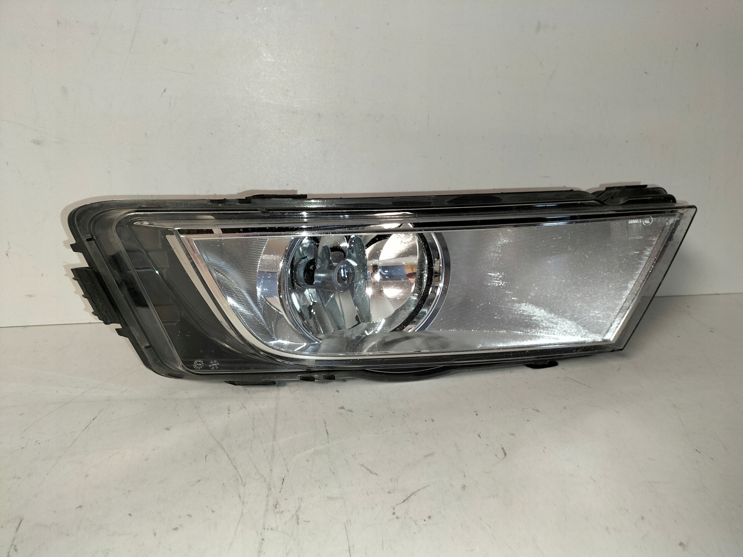 fog light light right SKODA OCTAVIA III 13-17