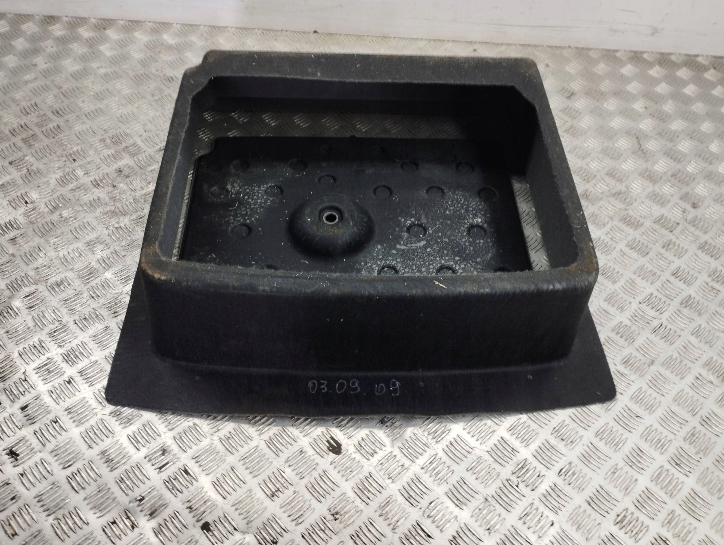 MASERATI QUATTROPORTE 2010 бардачок багажника