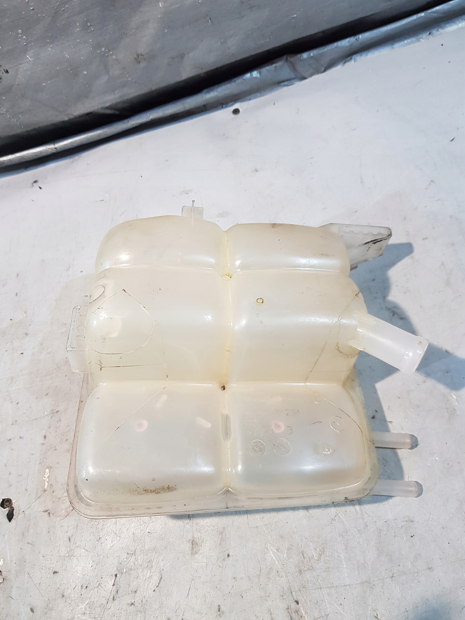 Ford KUGA 2.0 TDCI OE 3M5H8K218D2L4A Réservoir eau