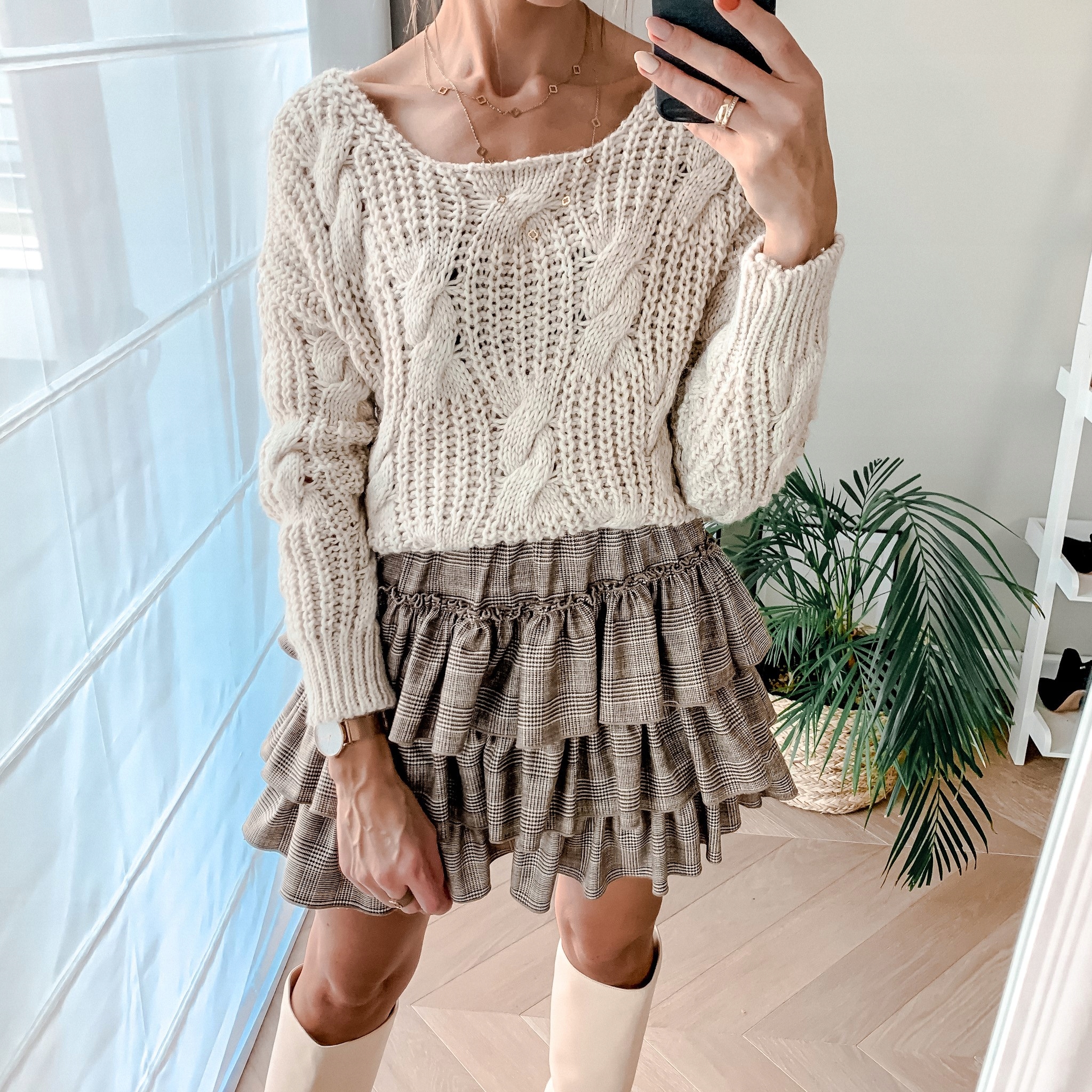 

Sweter krótki z ozdobnym splotem okrągły dekolt