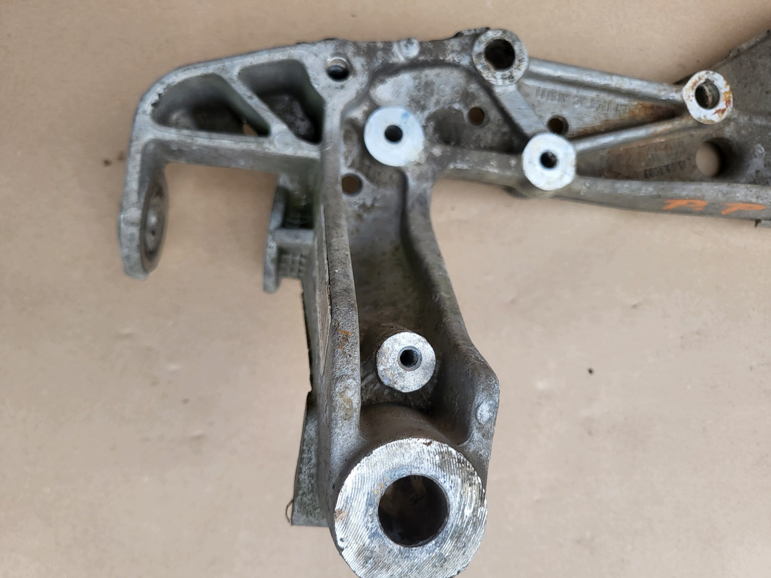 console holder arms left front VW GOLF V VI SKODA AUDI SEAT LEON OE