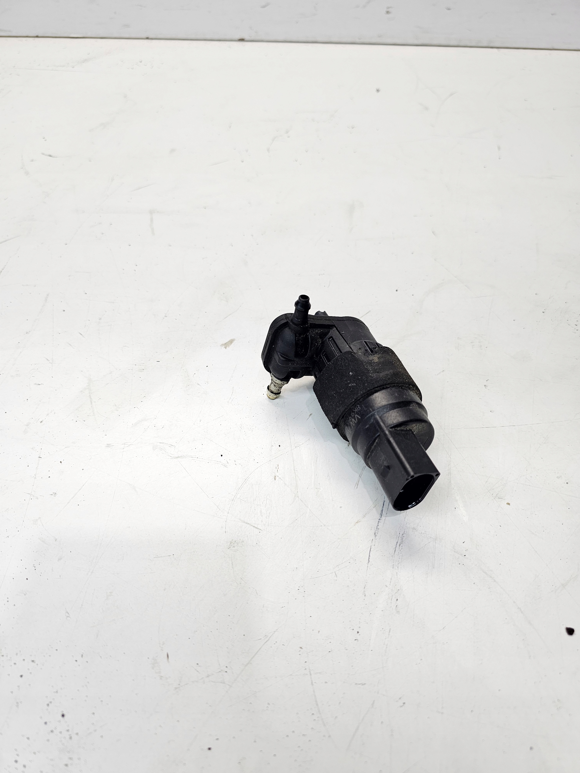 pump washers AUDI A4 B8 A5 8T Q5 8K9955647