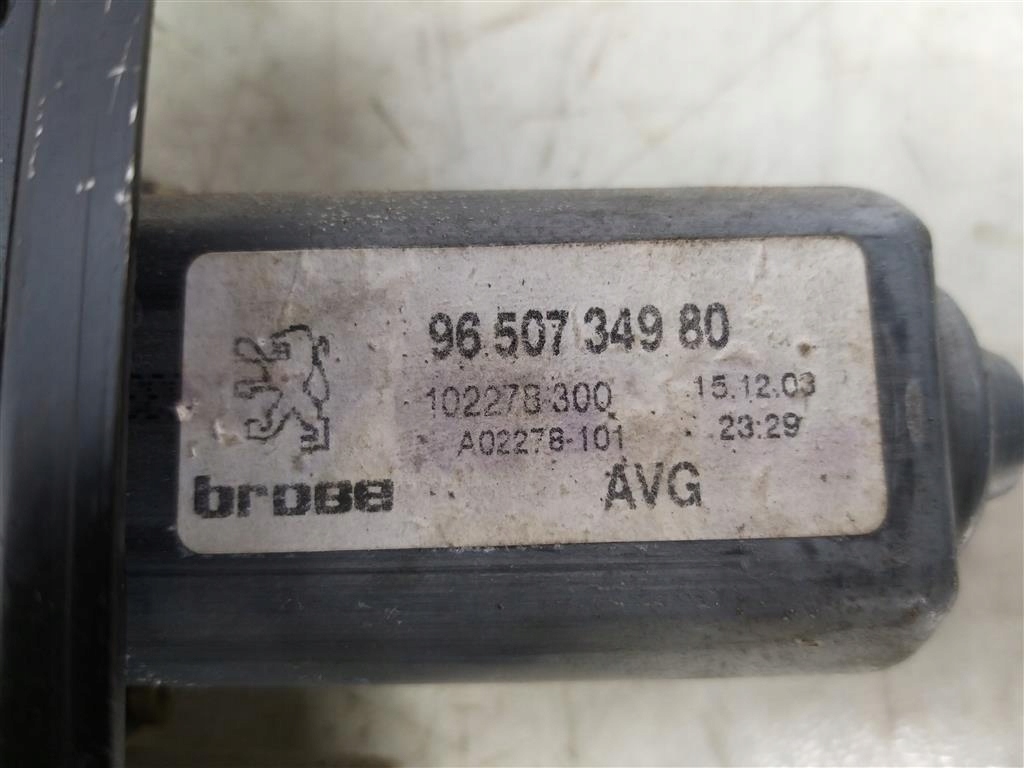 Podnośnik szyby przód lewy Peugeot 607 ROK 99-10 9650734980 Producent części Inny