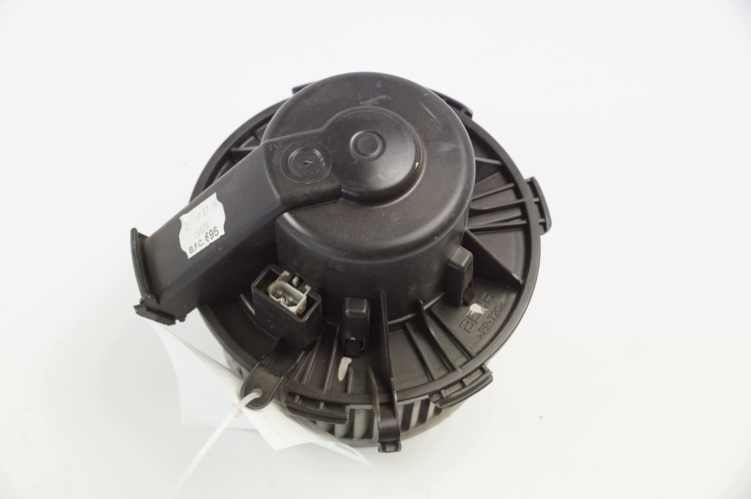 fan cab BEHR VOLKSWAGEN CRAFTER