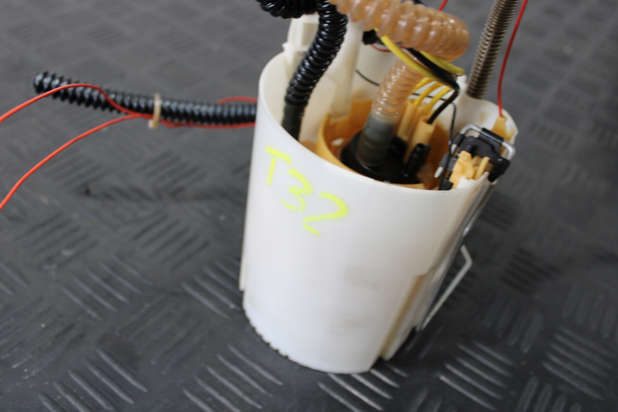 feed pump NISSAN X-TRAIL T32