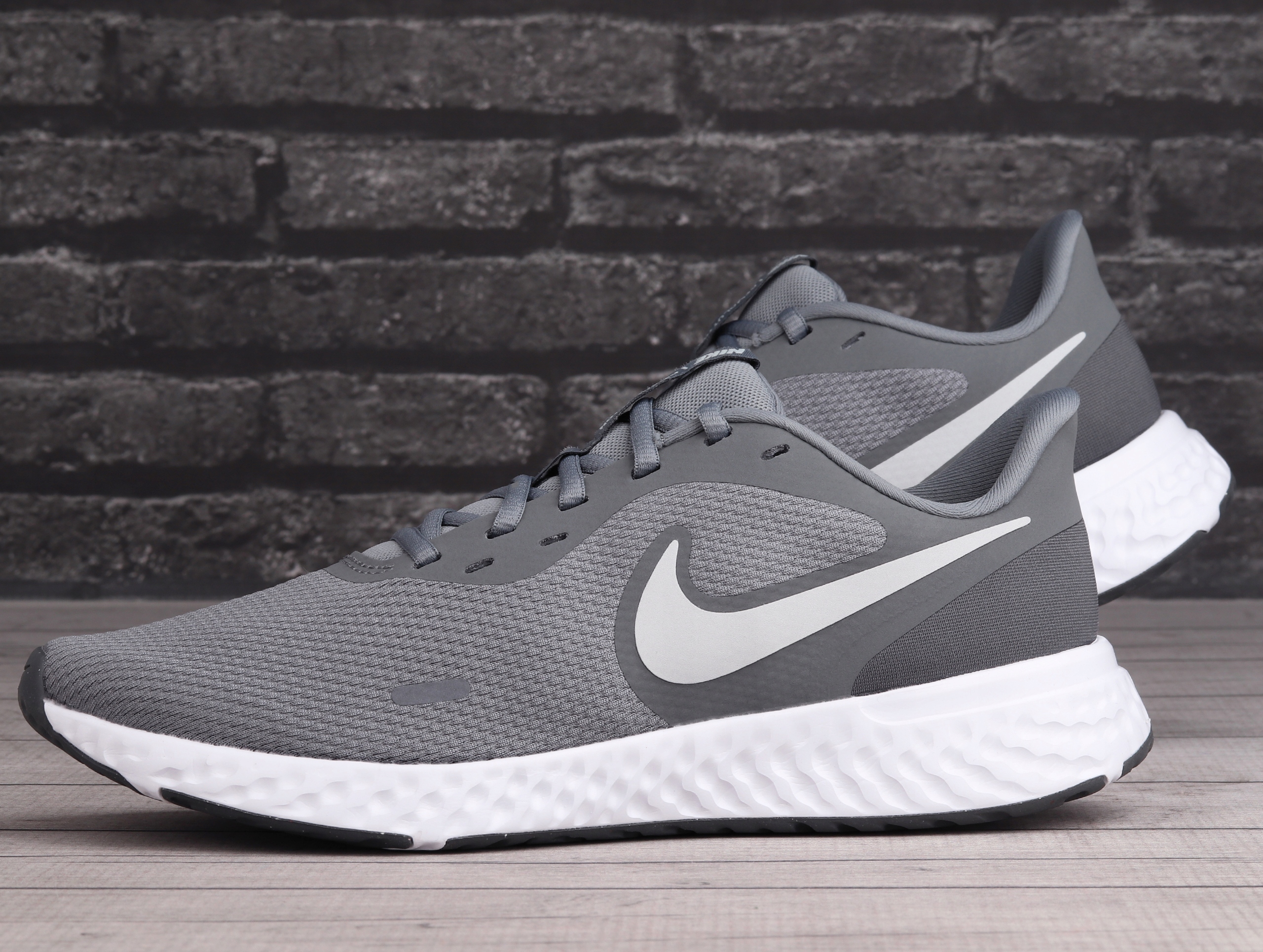 buty NIKE REVOLUTION 5 BQ3204 005 r. 42 SZARE Rozmiar 42