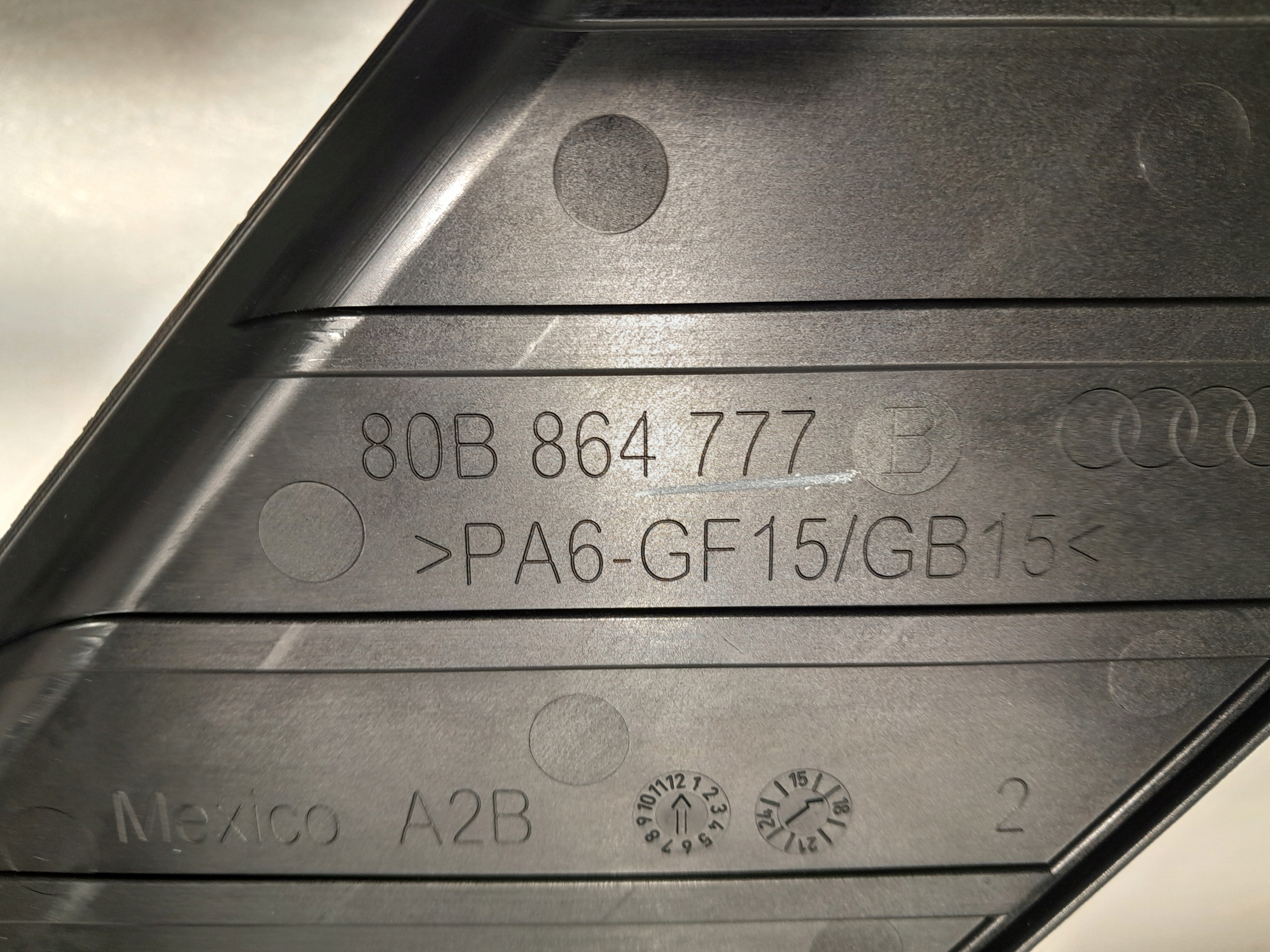 AUDI Q5 80A PODSTOPNICA PODNOZEK 80B864777