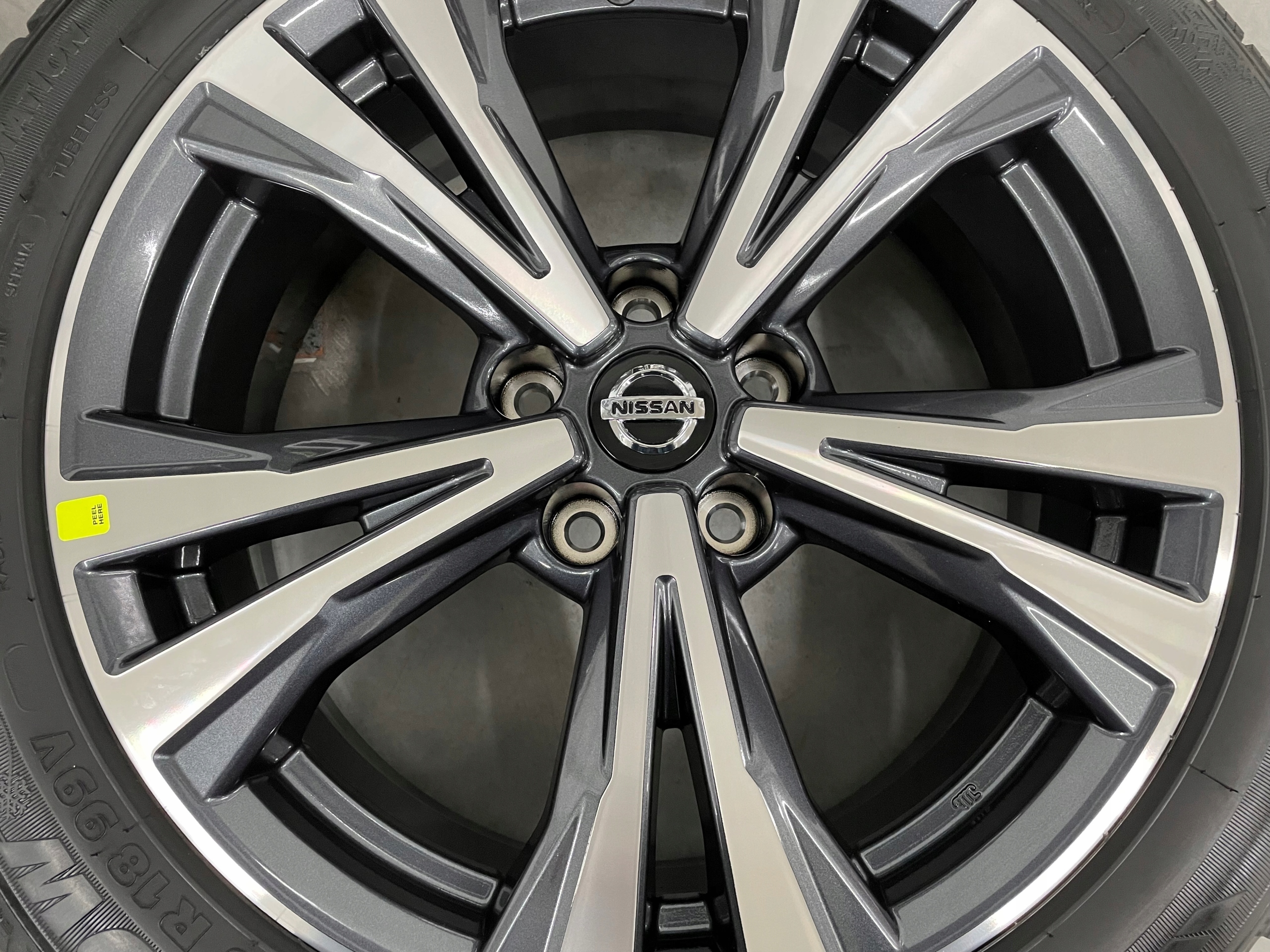 NISSAN QASHQAI KOLA ZIMOWE 215 55R18 CZUJNIKI NOWE Rim width 7 0