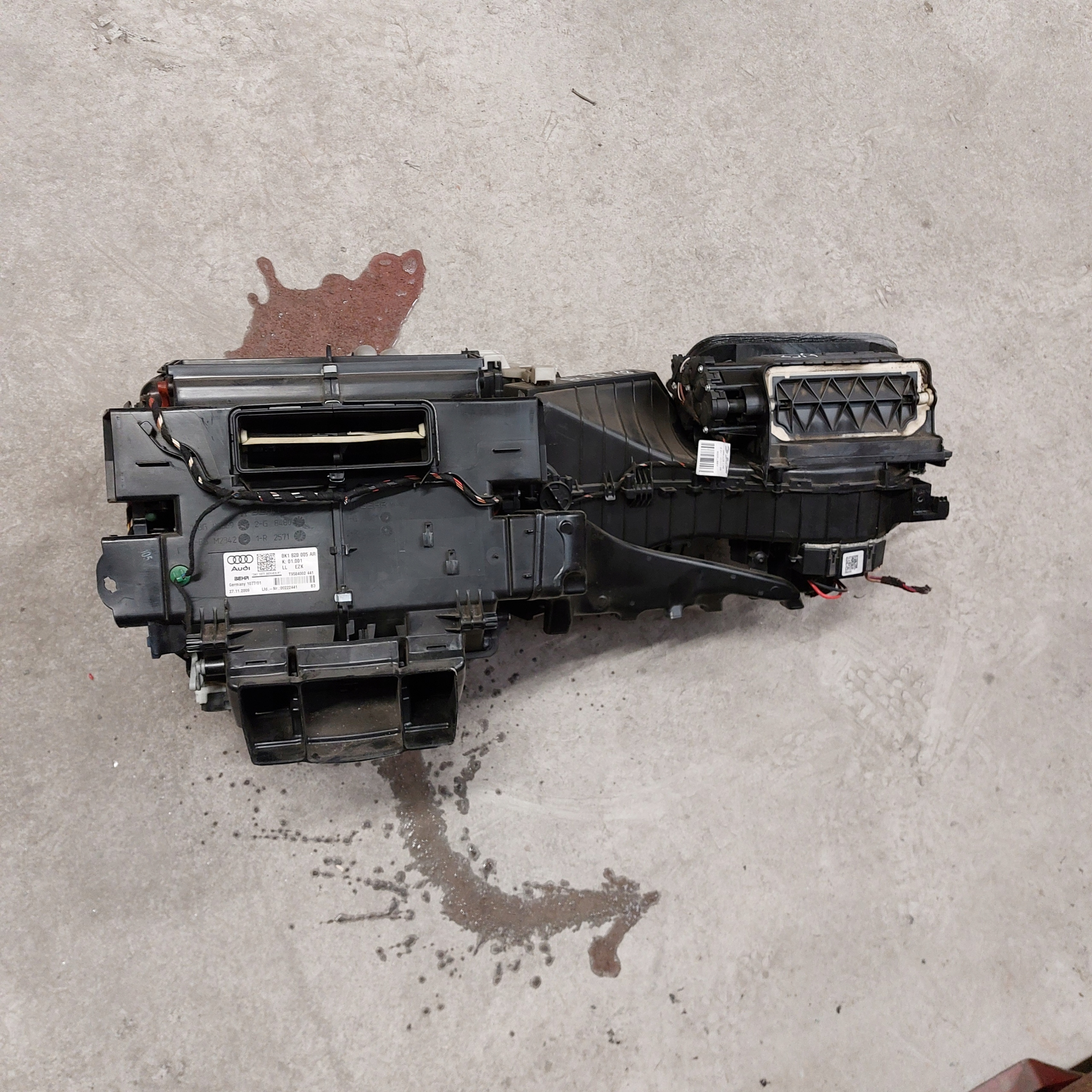 Audi A4 B8 1,8T радиатор отопителя 8K1820005AR