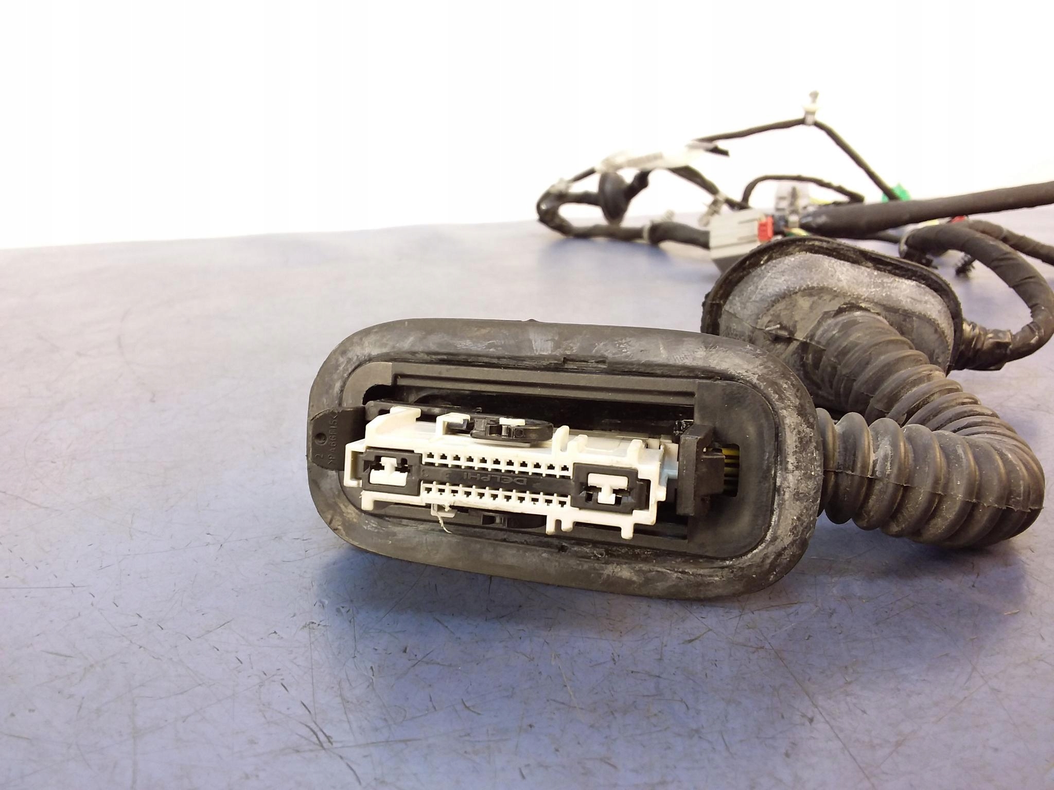 CADILLAC CTS III WIĄZKA DRZWI PRAWY TYŁ 84007107 Producent części Cadillac OE