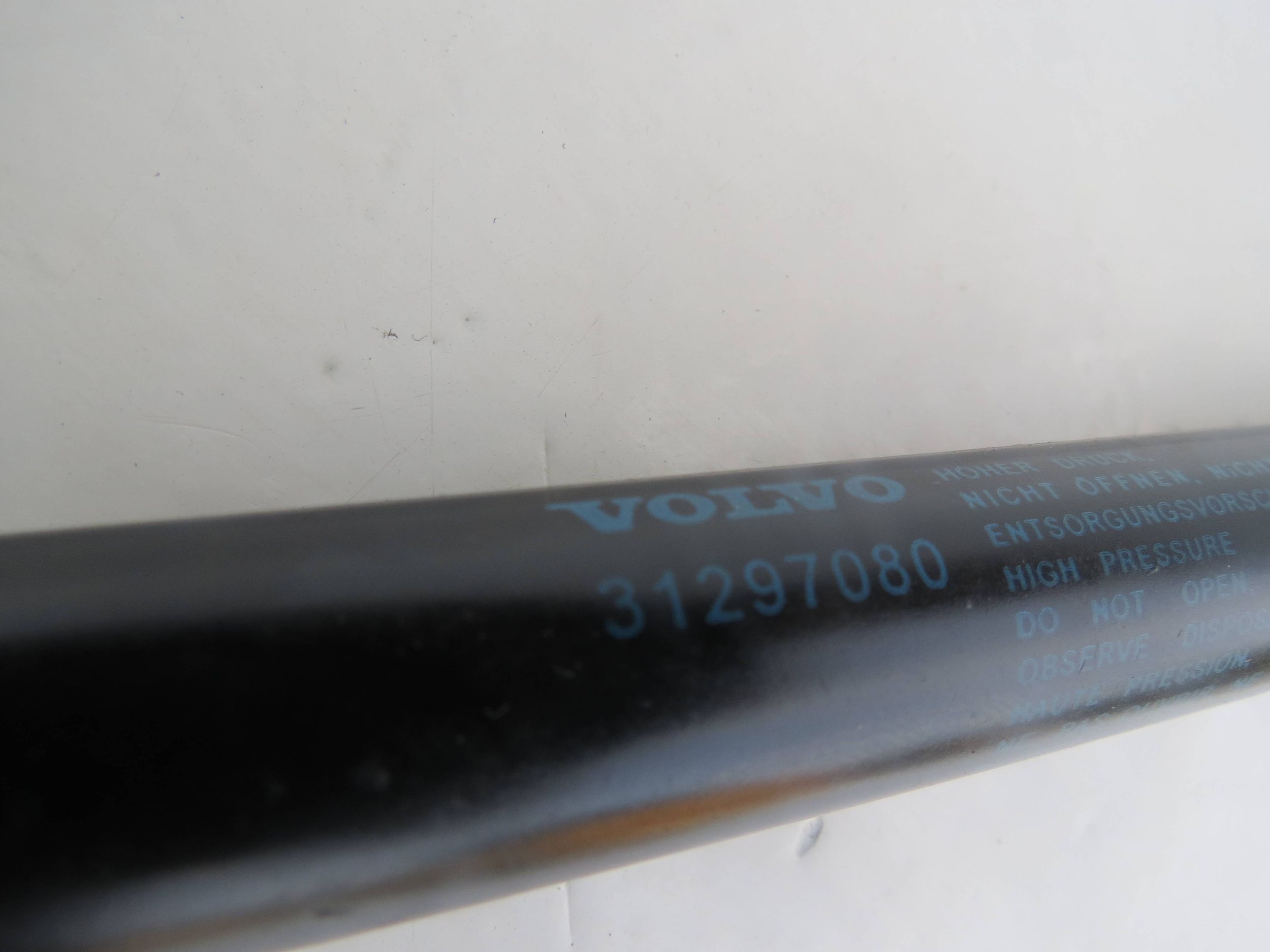 damper SILOWNIKI bonnet VOLVO V60 31297080