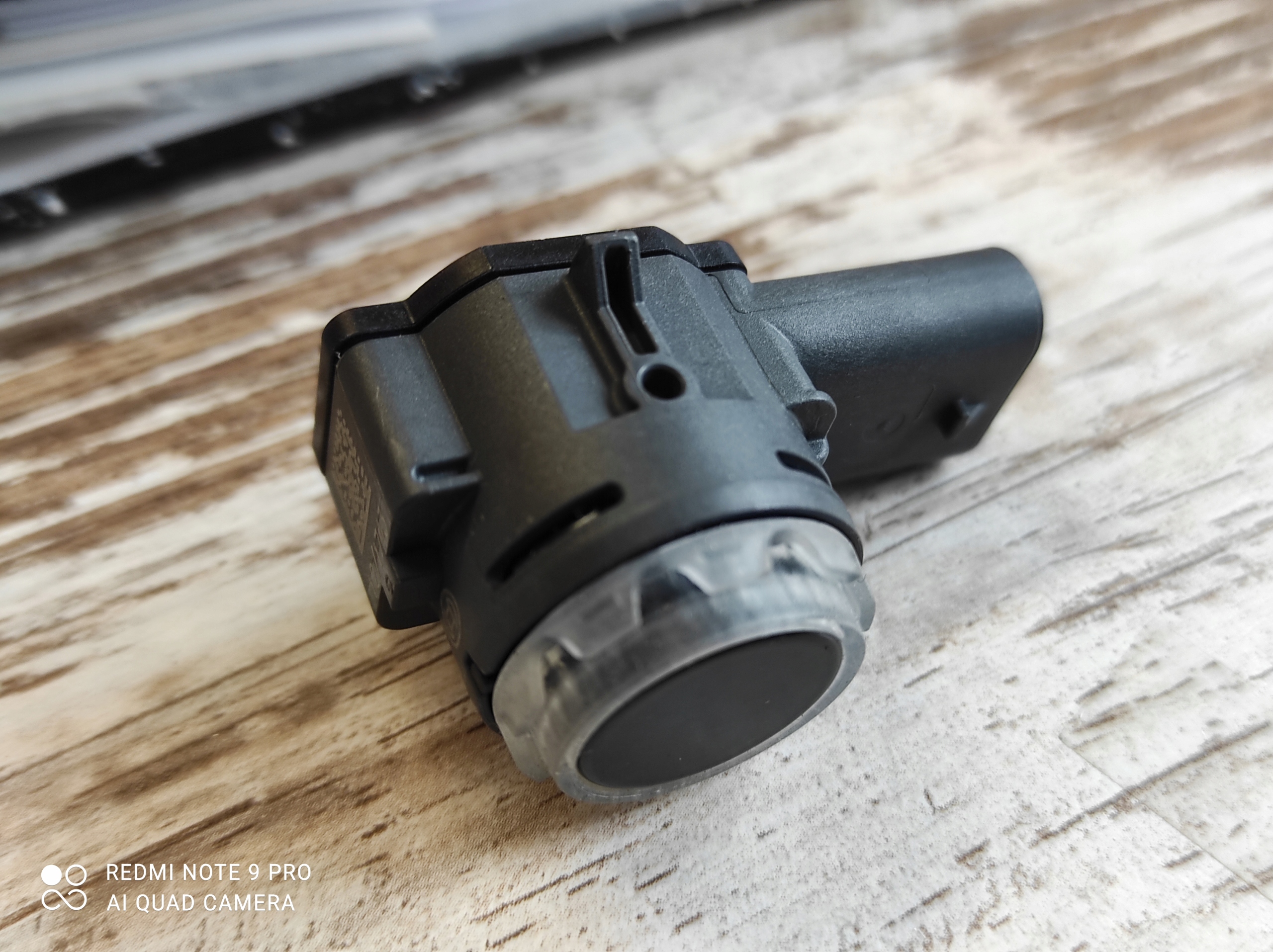 L8B2-15K859-DA - Датчик PDC Land Rover New Defender LR138717