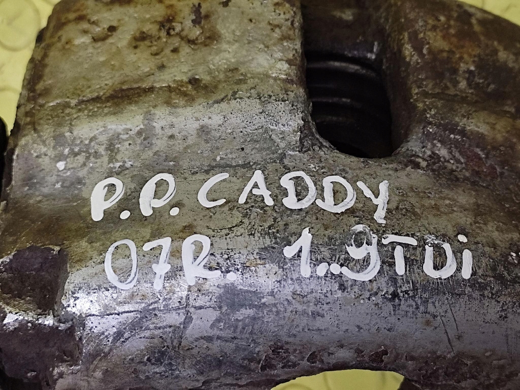 VW CADDY 2 1.9 TDI třmen pravý předek