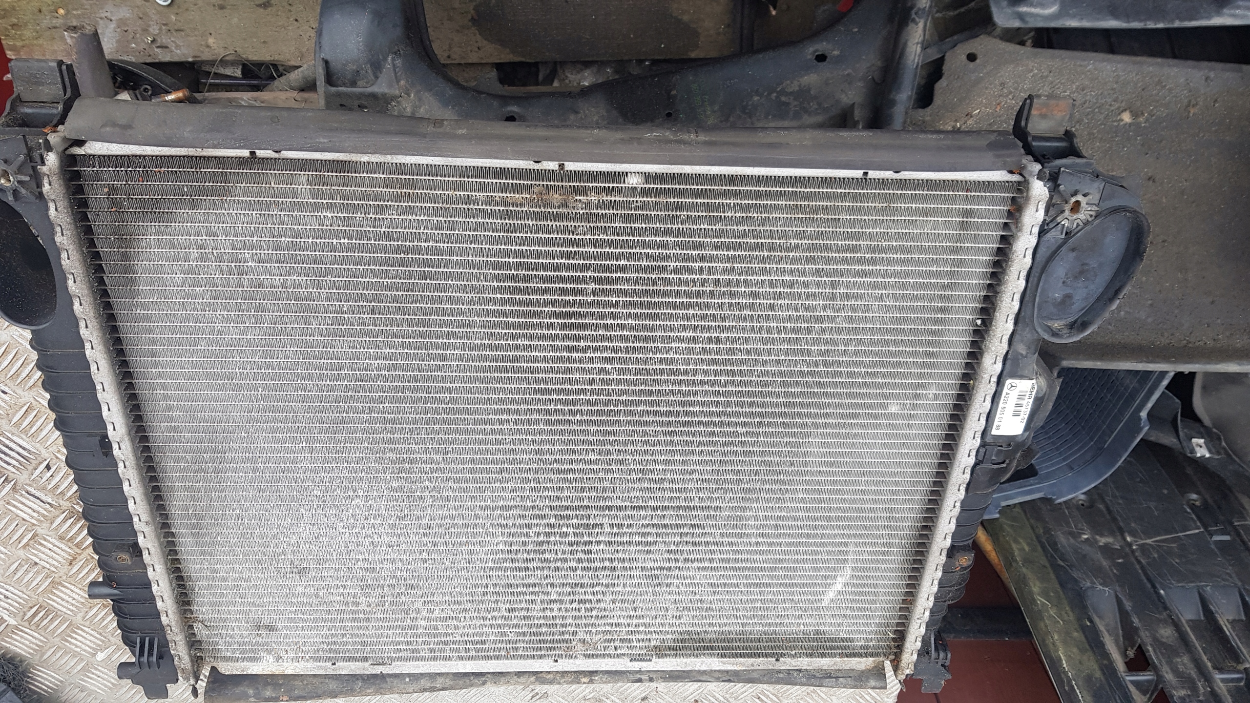 MERCEDES W220 CHŁODNICA WODY 3.2 CDI 2205050188 Numer katalogowy części A2205050188