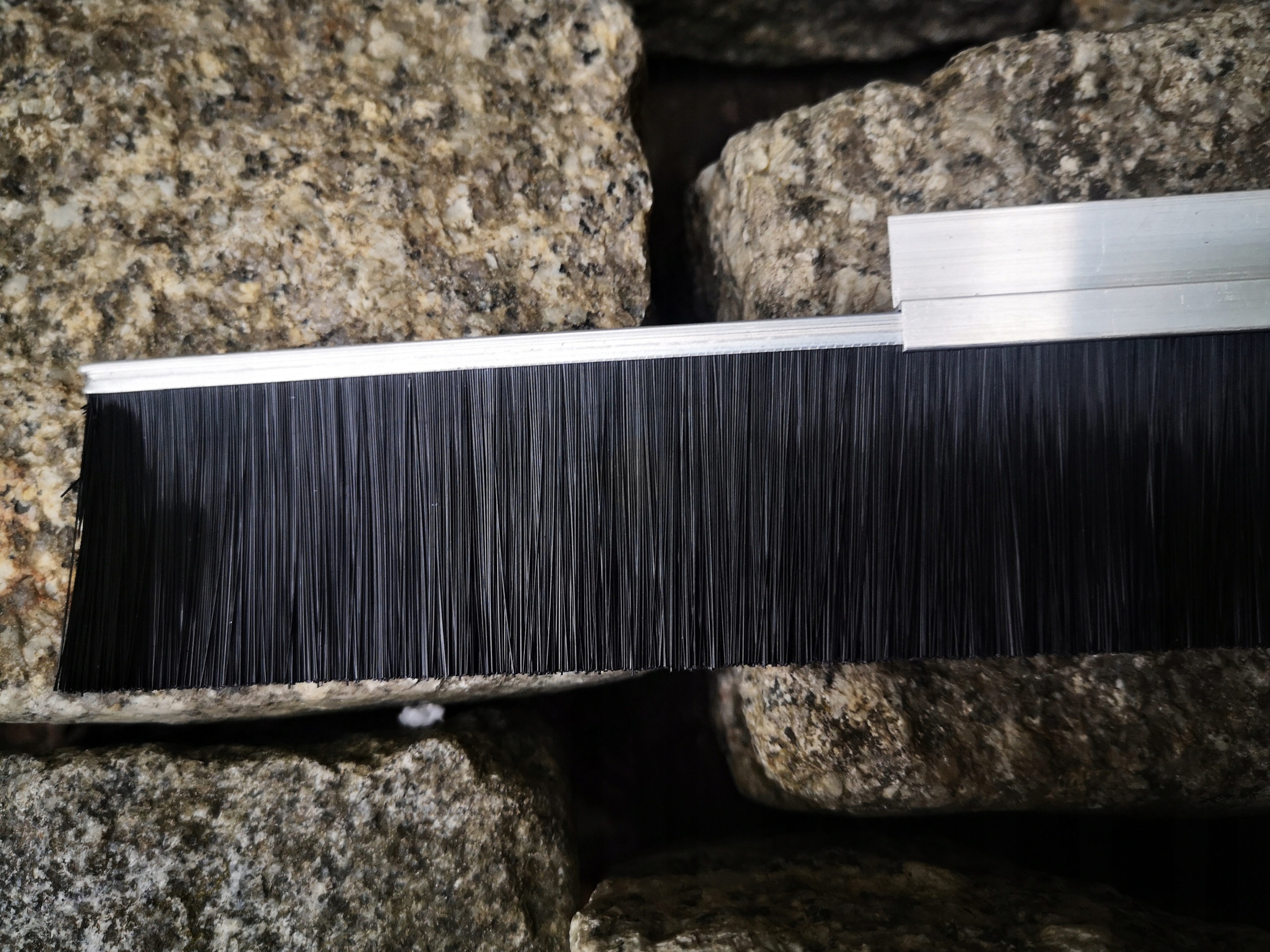 LISTWA SZCZOTKOWA OCHRONA PRZED KURZEM 34MM 100CM Długość 100 cm