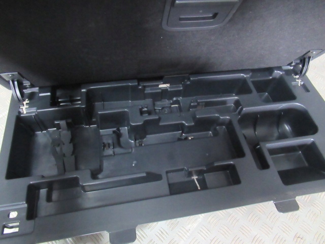 PODŁOGA BAGAŻNIKA WYKŁADZINA SCHOWEK AUDI A4 B9 Numer katalogowy części 8W9861486B