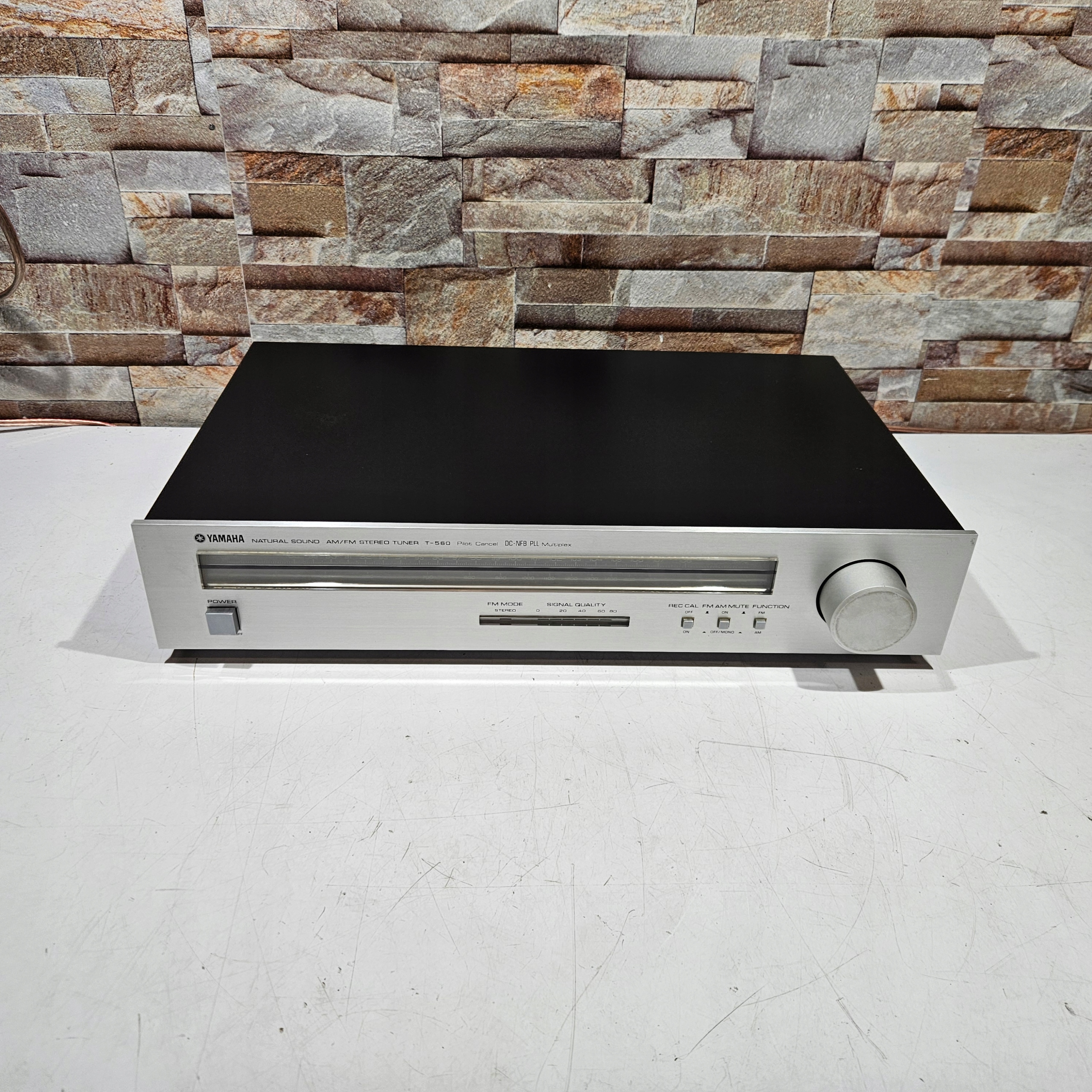 TUNER YAMAHA T-560 Radio AM FM