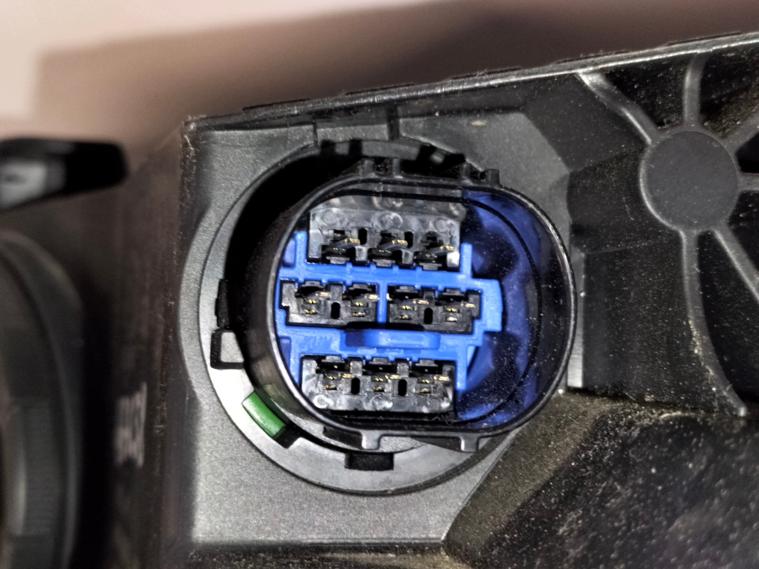 light front reflektor right KIA STONIC 17-22 soczew , below zar H7+HB3+LED