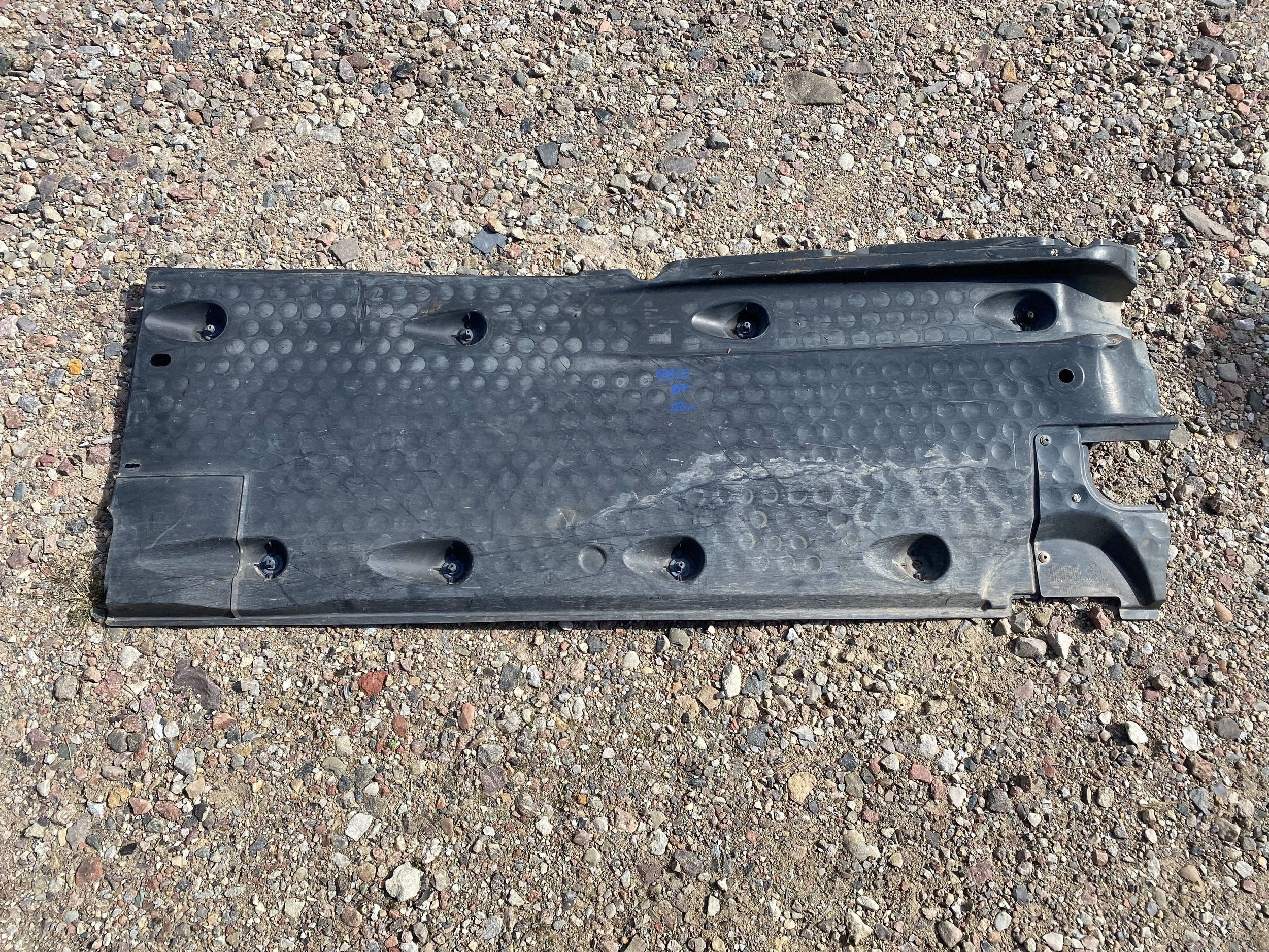VW PASSAT B7 cover cover chassis left 3C0825201F