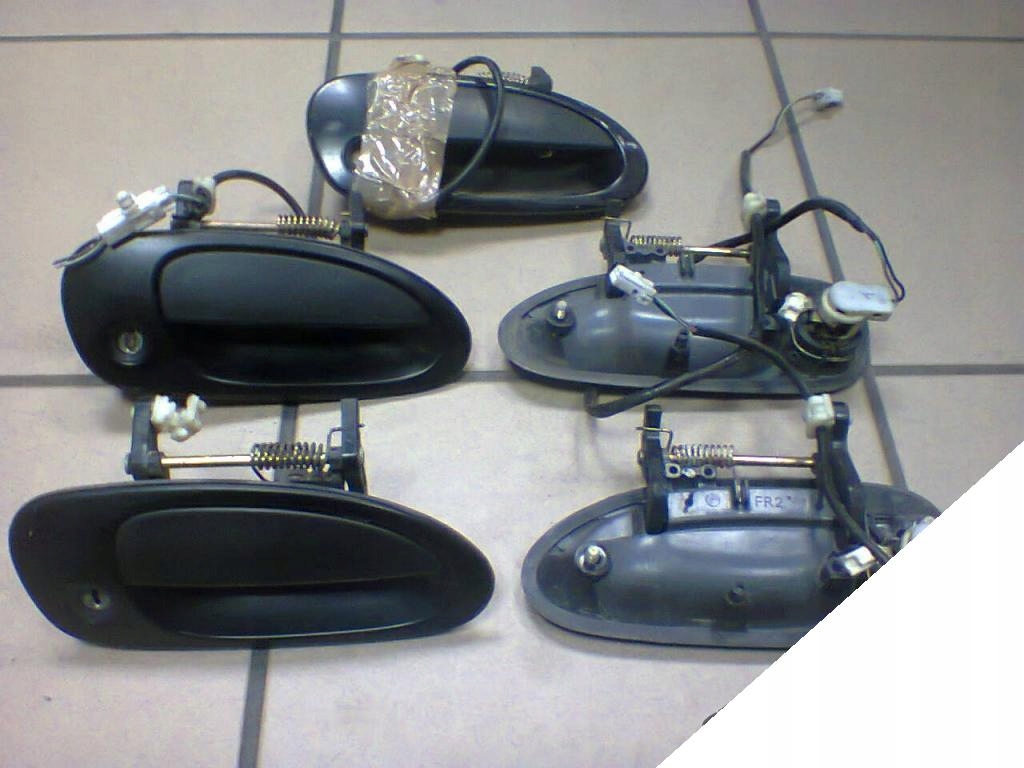 MAZDA 323 323P 323S 323C 323F KLAMKA PRAWA PRZÓD