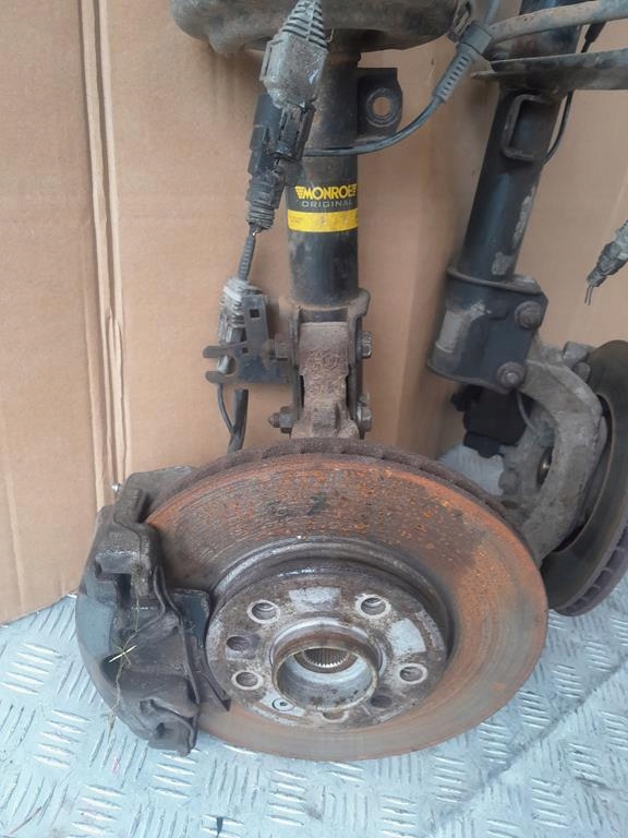 поворотный кулак, цапфа перед opel Astra H 1,7 GTC